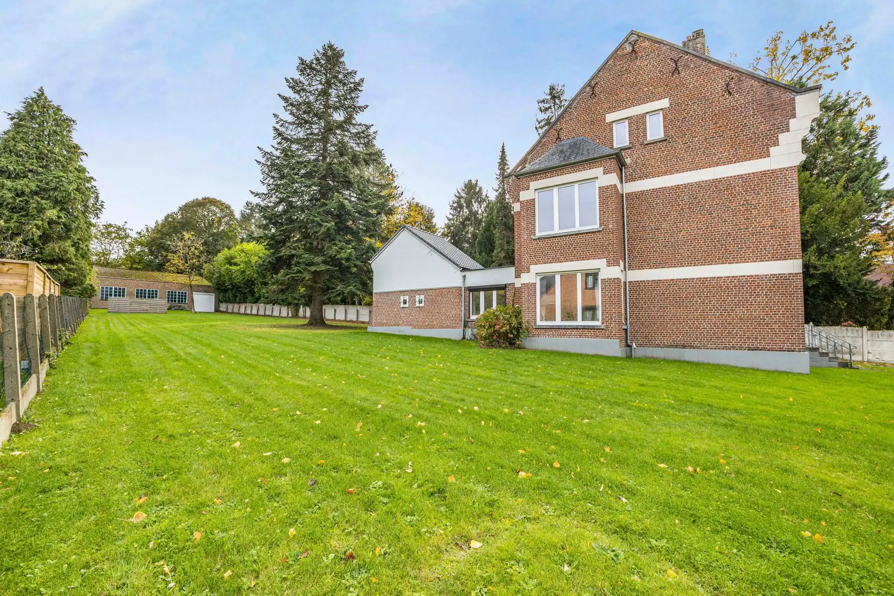Karaktervolle herenwoning MET RUIM ATELIER en prachtige tuin foto 5