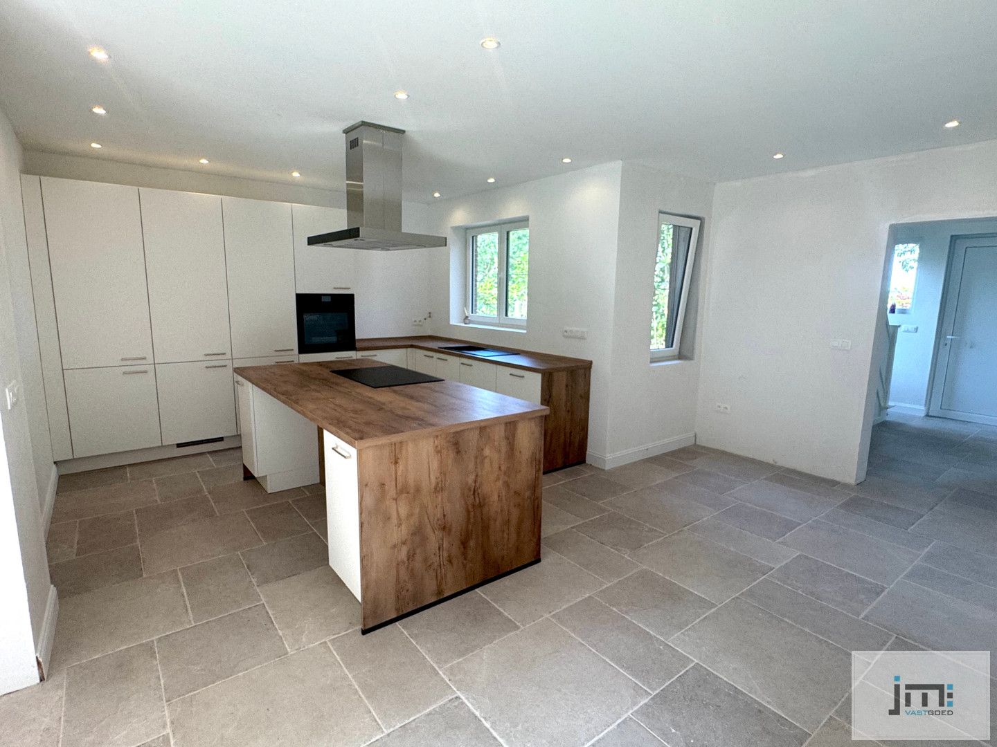 Mooi gerenoveerde woning op ruim perceel foto 7