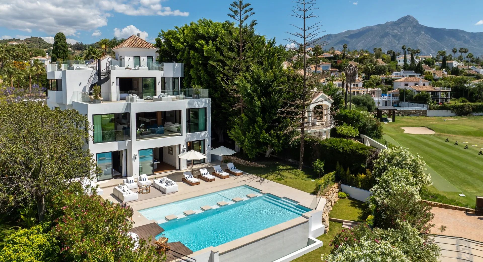 ()=>{if(producerUpdateValueVersion(node),producerAccessed(node),node.value===ERRORED)throw node.error;return node.value} Villa 2000 - 29600 Nueva Andalucia