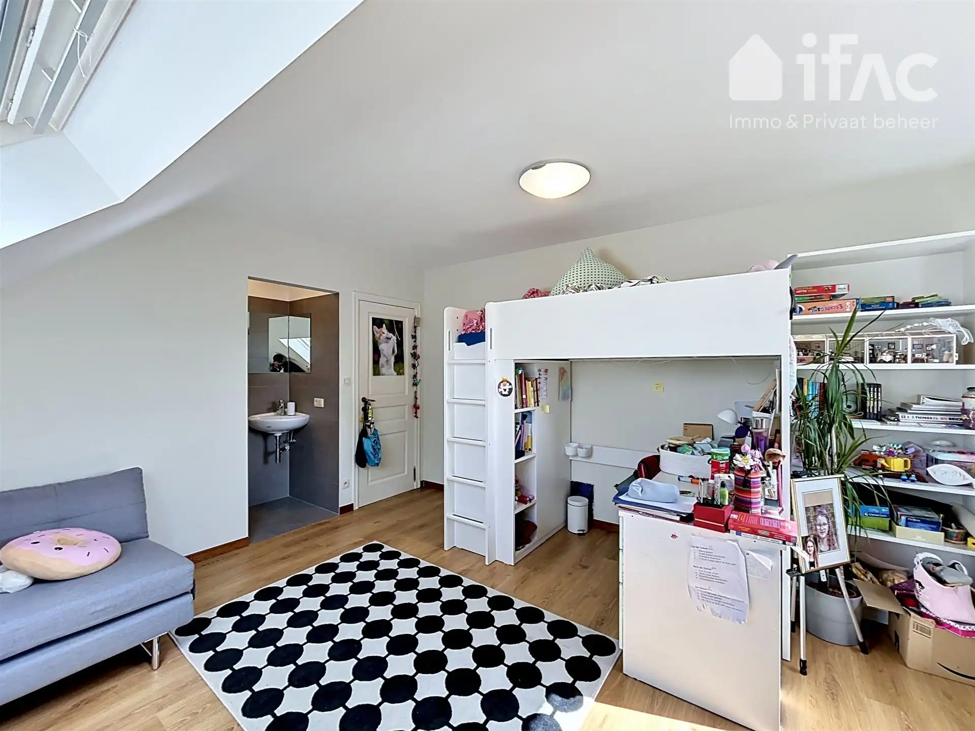 Smaakvol gerenoveerde Villa met 5 slaapkamers en leuke tuin foto 25