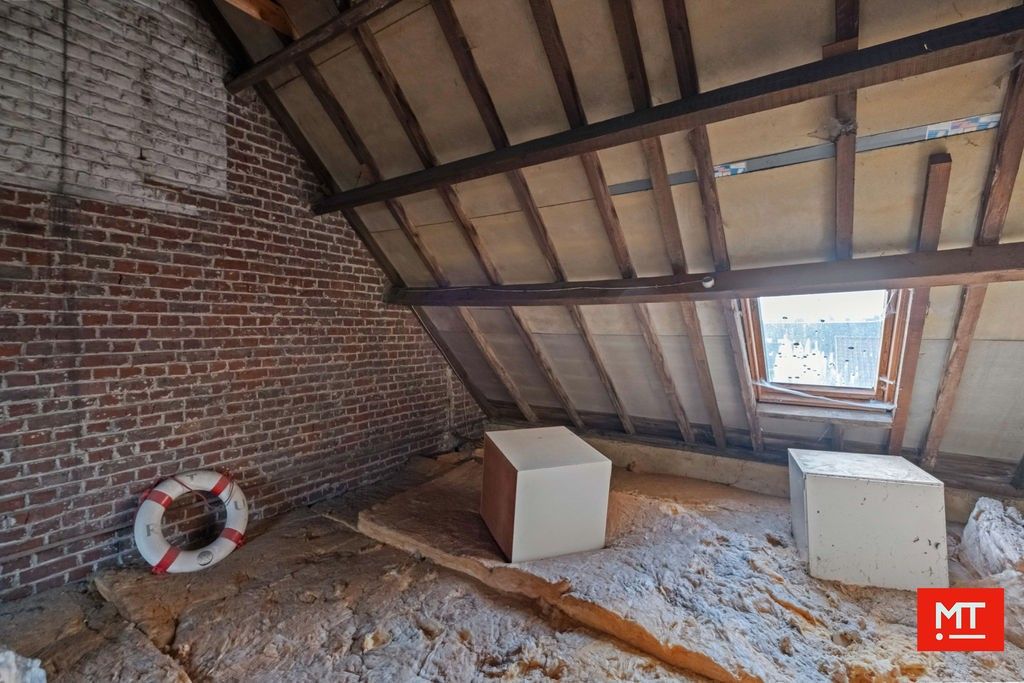 Te renoveren woning met 3 slaapkamers (+ mogelijk) en stadskoer in Kortrijk foto 16