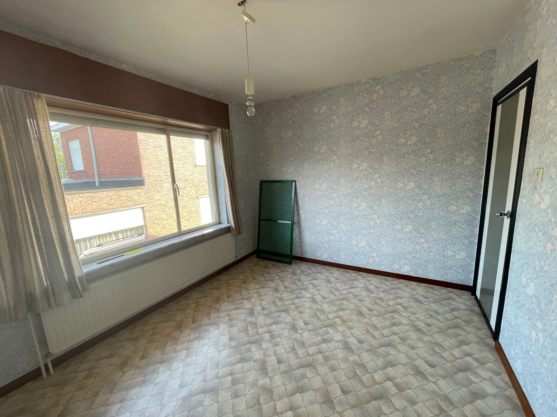 Te renoveren woning met veel potentieel foto 19