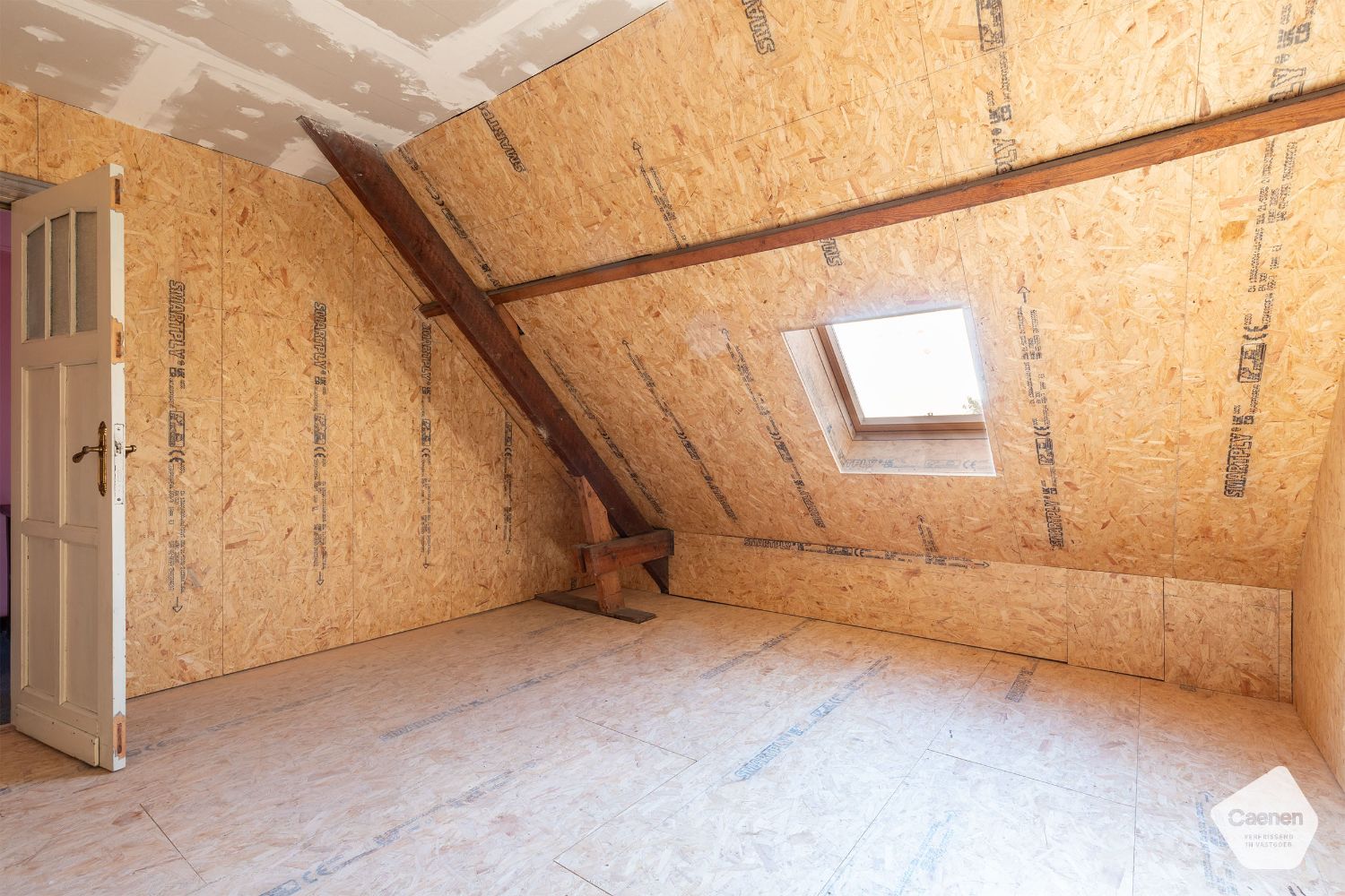 RUIME EN STEVIGE WONING in het centrum van Moerbrugge met mogelijkheid tot 5 slaapkamers foto 15