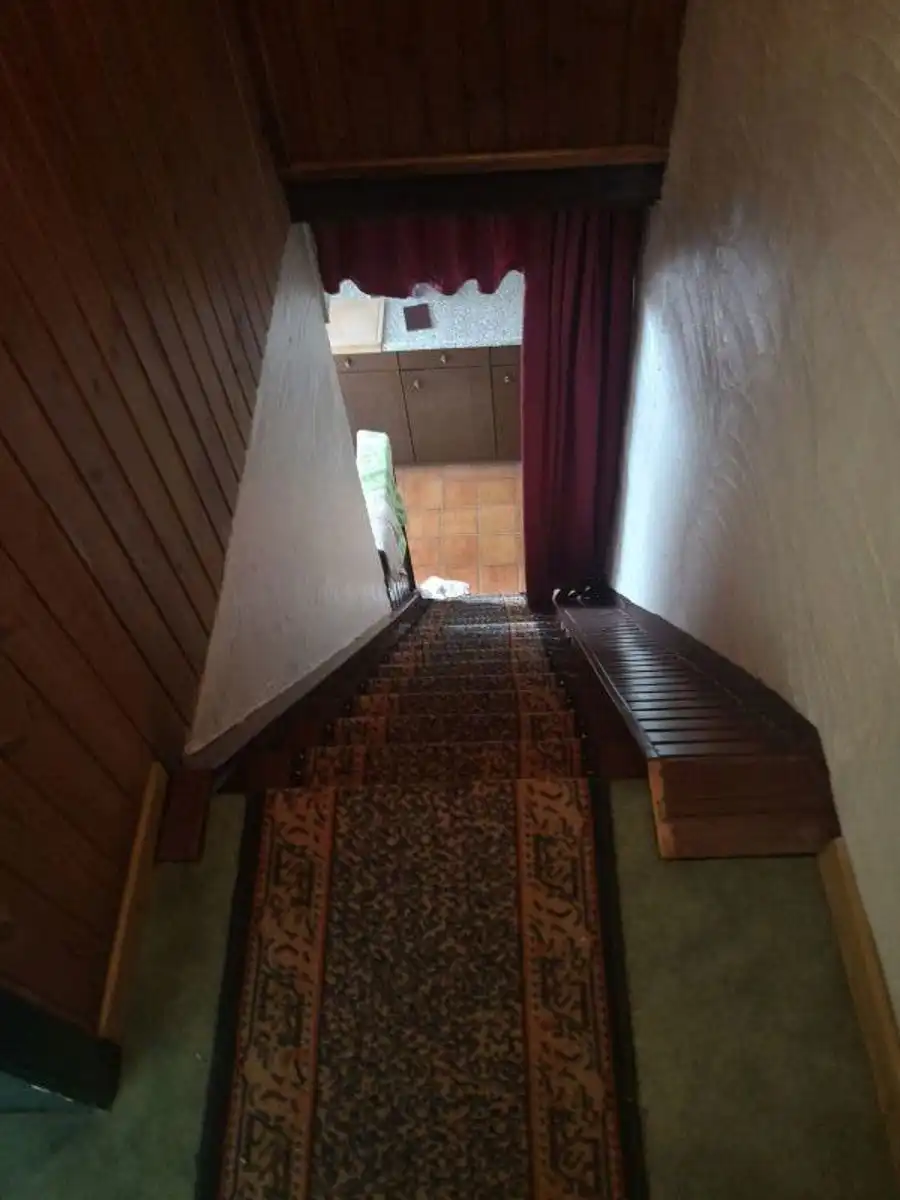 Te renoveren halfopen woning met grote naastliggende tuin foto 7