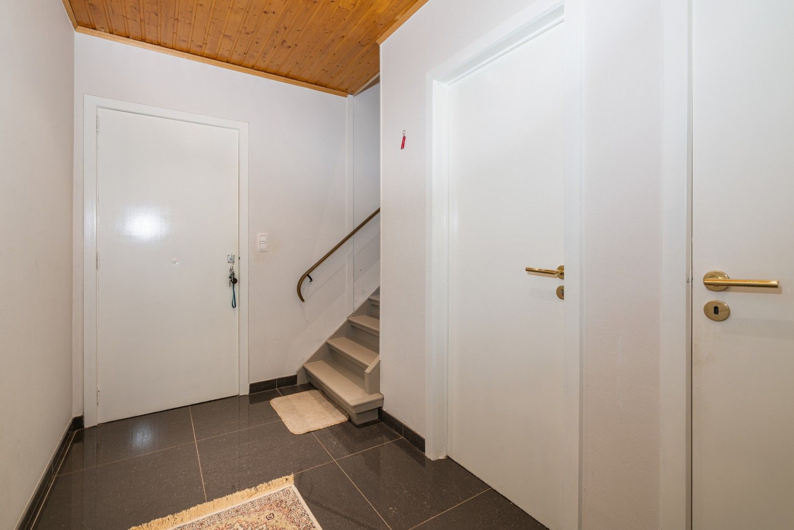 Ruim duplex-appartement met drie slaapkamers & garage te Harelbeke! foto 8