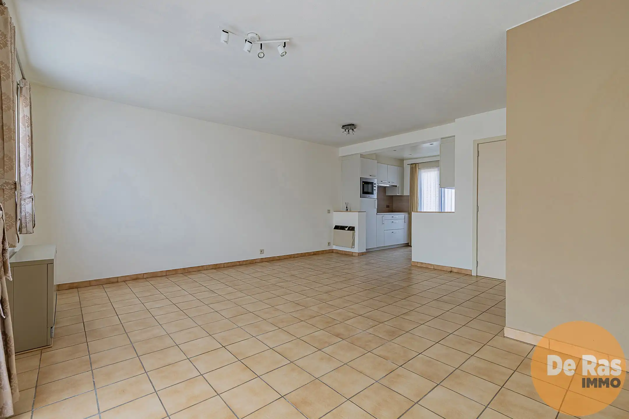 HERZELE- Ruim appartement met terras en garage. foto 4