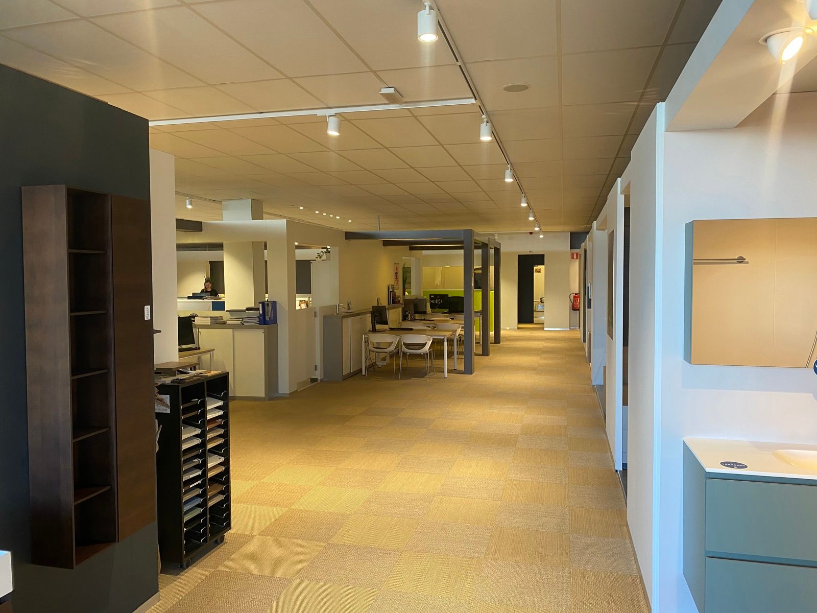 Te Huur: Toonzaal van ca. 2.054 m² op AAA-locatie foto 22
