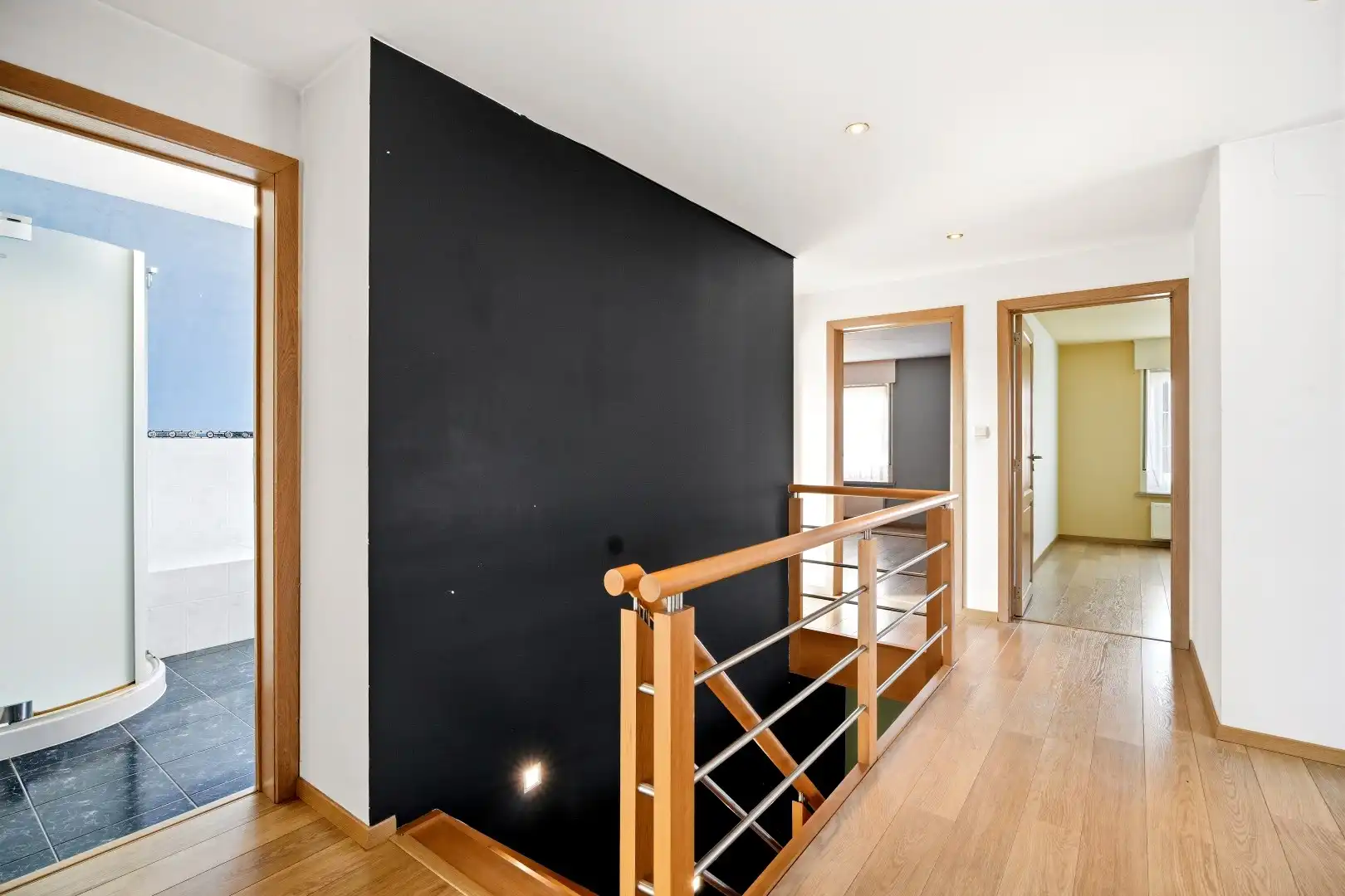 Ruime halfopen woning met 5 slaapkamers te koop in Werken met garage en ruime tuin! foto 16