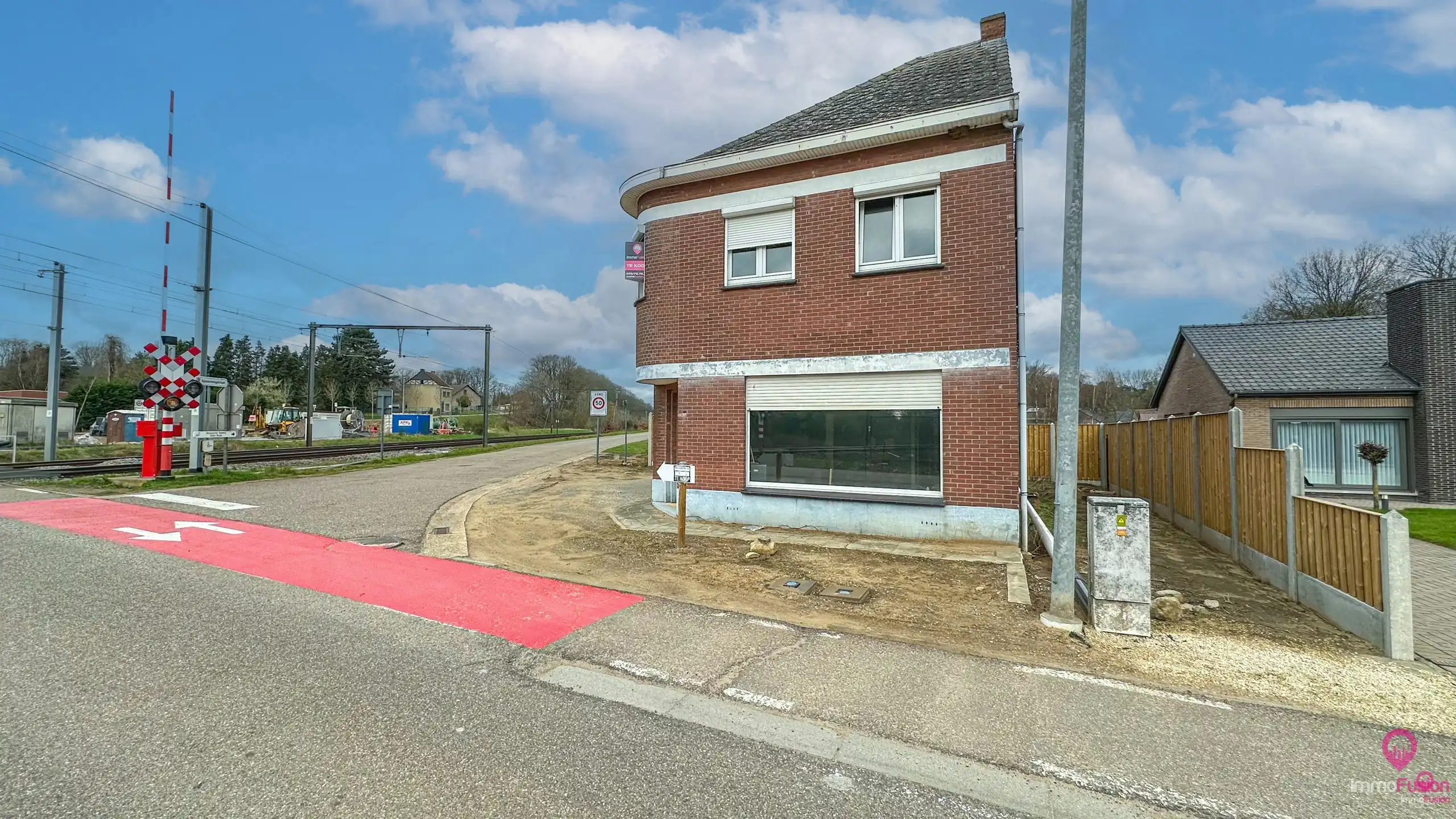 Uniek renovatieproject op centrale ligging met grote tuin! foto 24