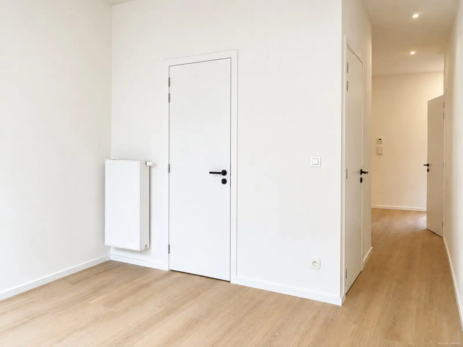 Smaakvol gerenoveerd commercieel gelijkvloers foto 8