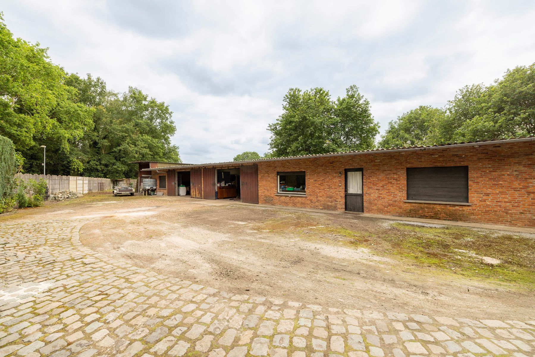 Ruime woning met 4 slpks en bijgebouw op 2.400m grond foto 10