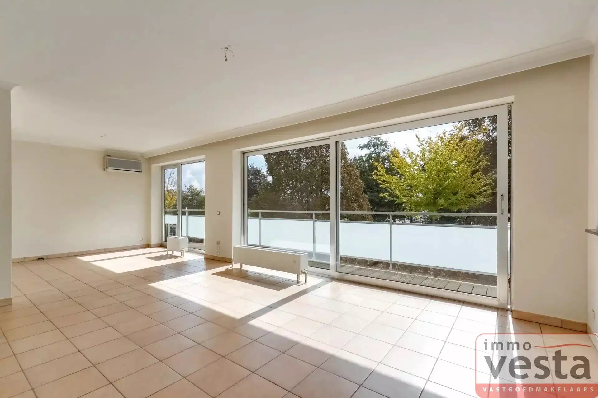 Opgeknapt appartement met 2 slaapkamers, autostaanplaats en berging foto 4