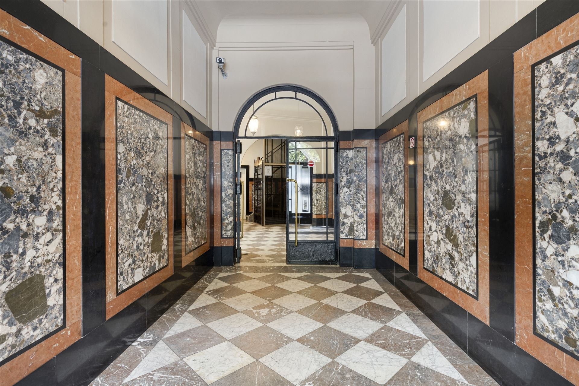 Uniek hoekappartement van 240 m² foto 2