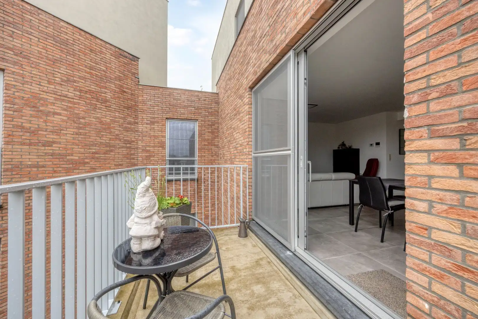 Instapklaar BEN-appartement met mooi terras en 2 autostaanplaatsen foto 9