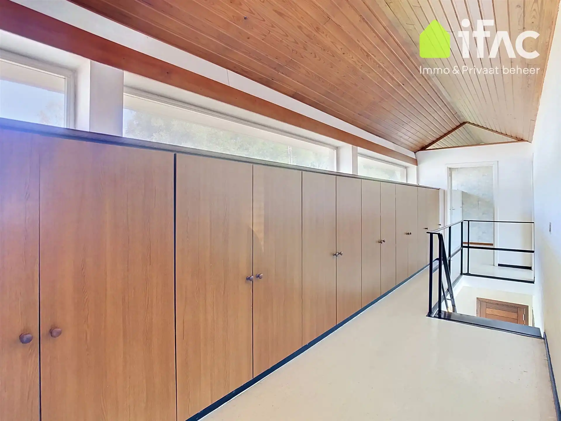 Woning met 4 slaapkamers, garage en tuin foto 15