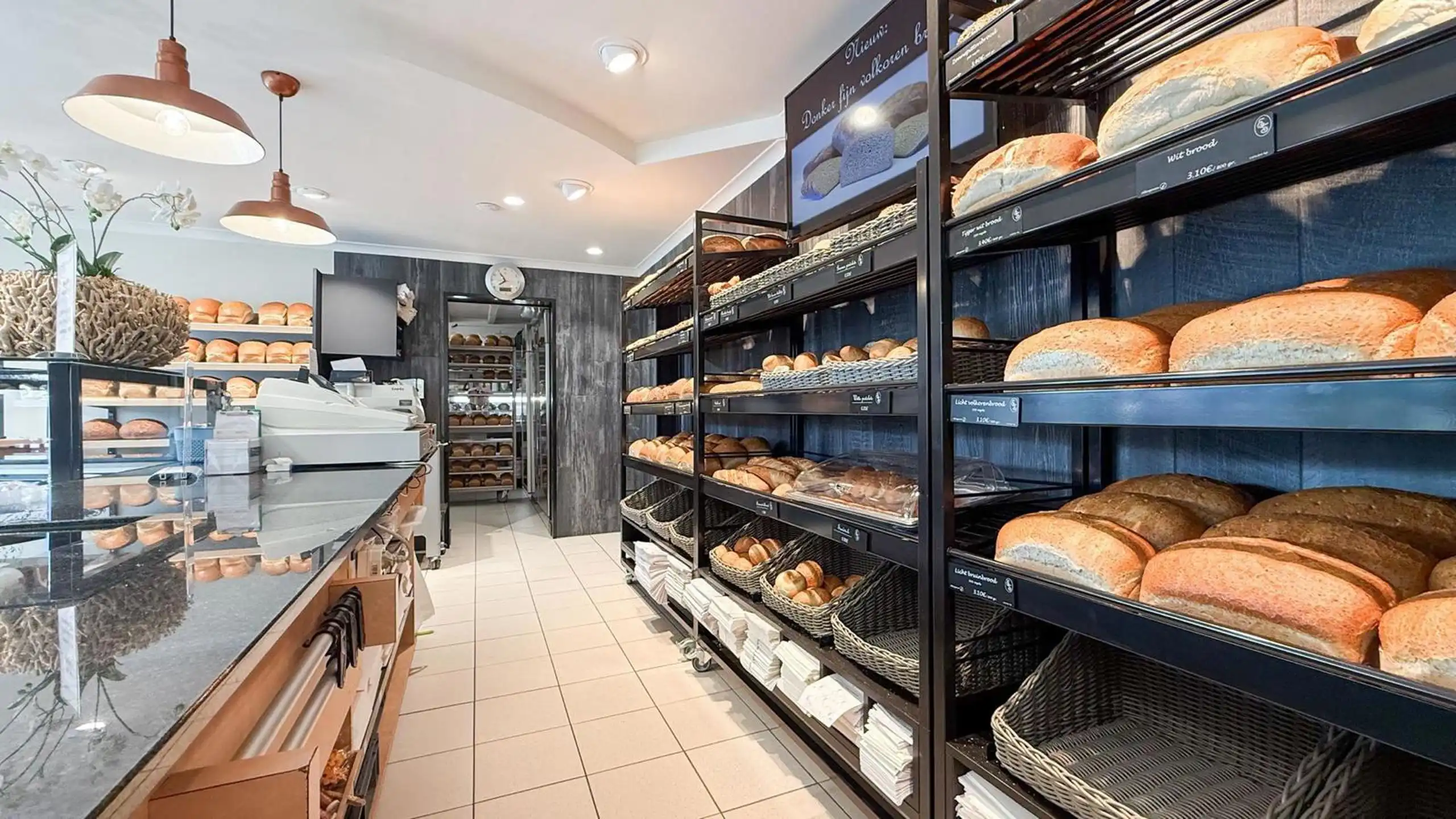 Instapklare bakkerij met woonst in het centrum van Zolder! foto 4