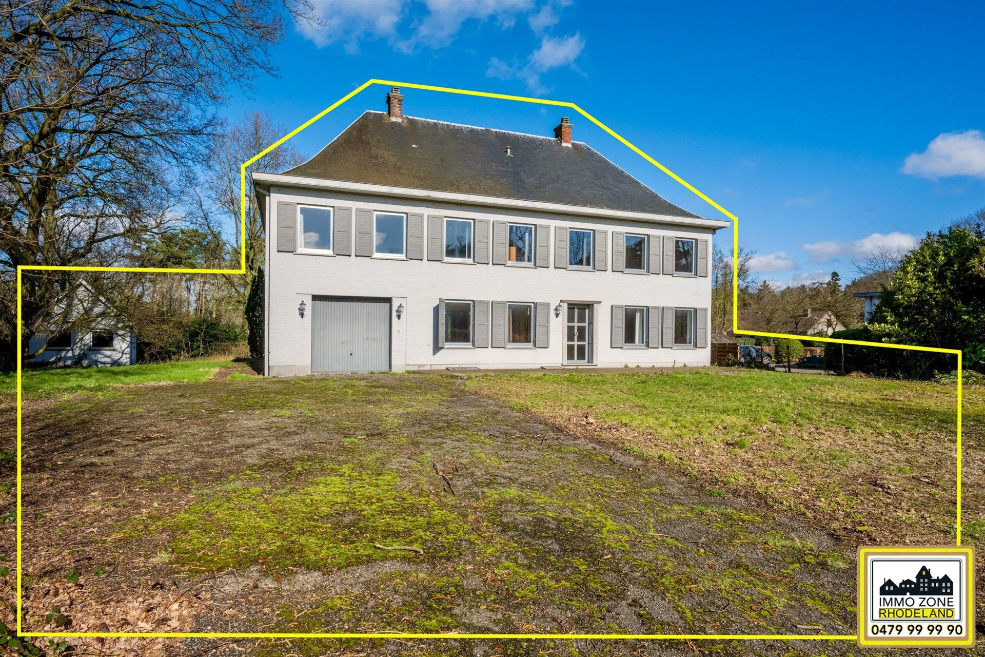 Hoofdfoto van de publicatie: Statige te renoveren notaris woning op groot perceel