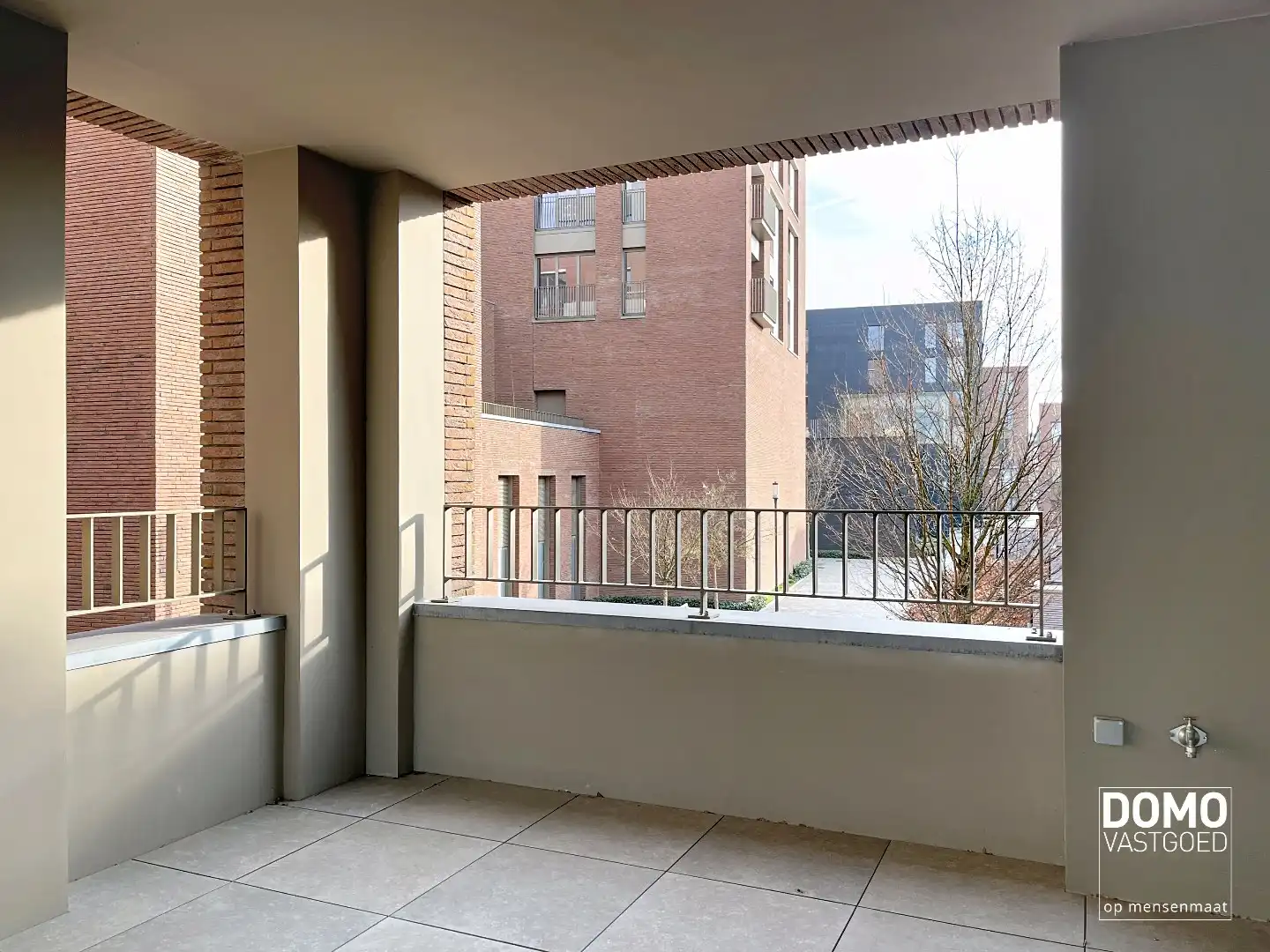 PRACHTIG APPARTEMENT MET ZONNIG TERRAS, 2 SLAAPKAMERS EN GARAGEBOX TE HUUR IN HET CENTRUM VAN HASSELT foto 8