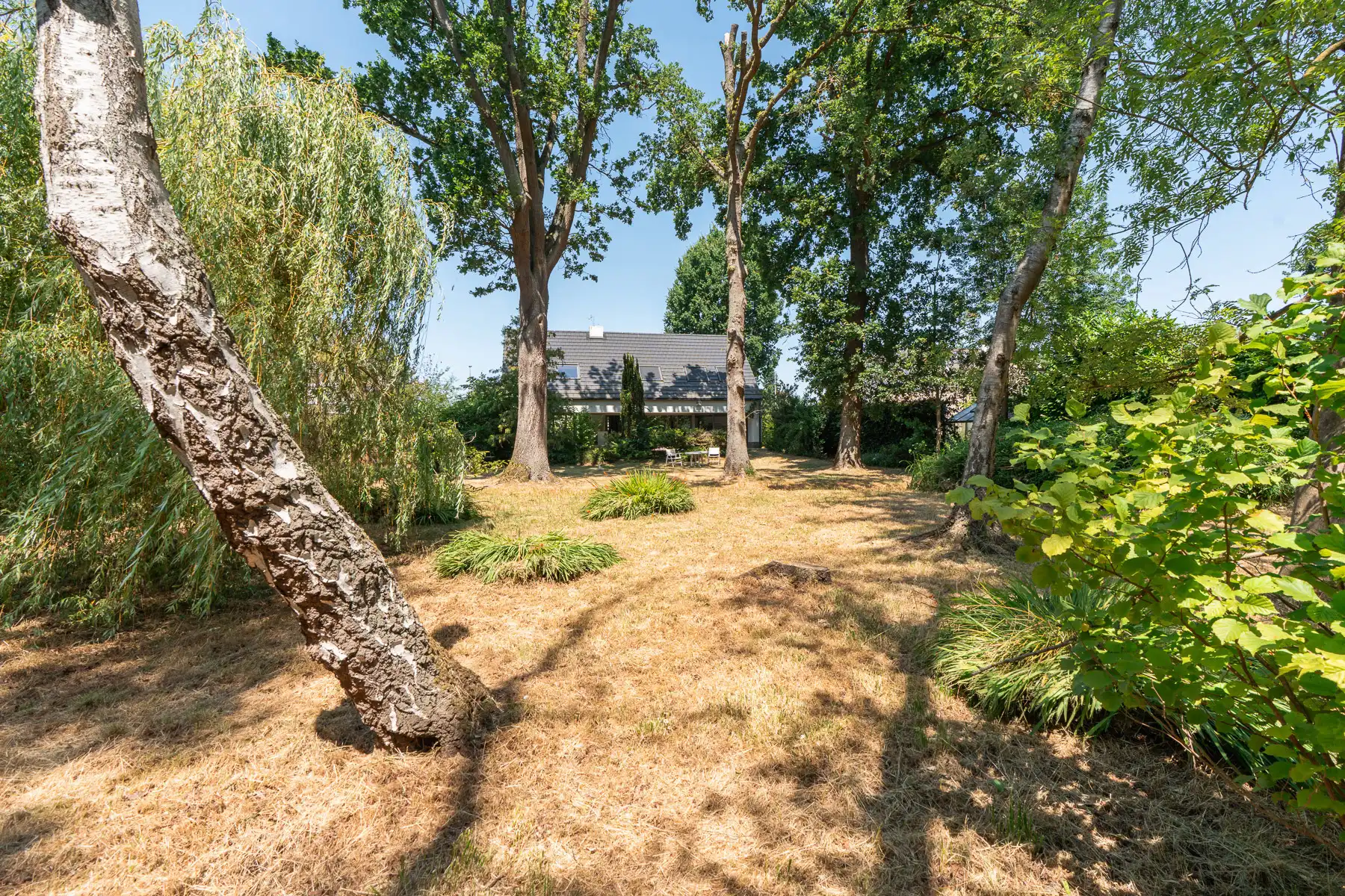 Charmante en ruime villa op een toplocatie in het groen foto 29