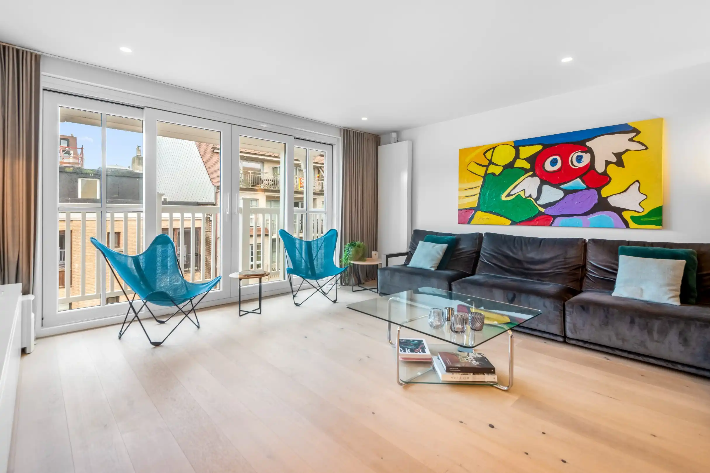 Heel mooi  luxueus afgewerkt appartement gelegen in de Kustlaan vlakbij de Zeedijk en het Driehoeksplein. foto 2