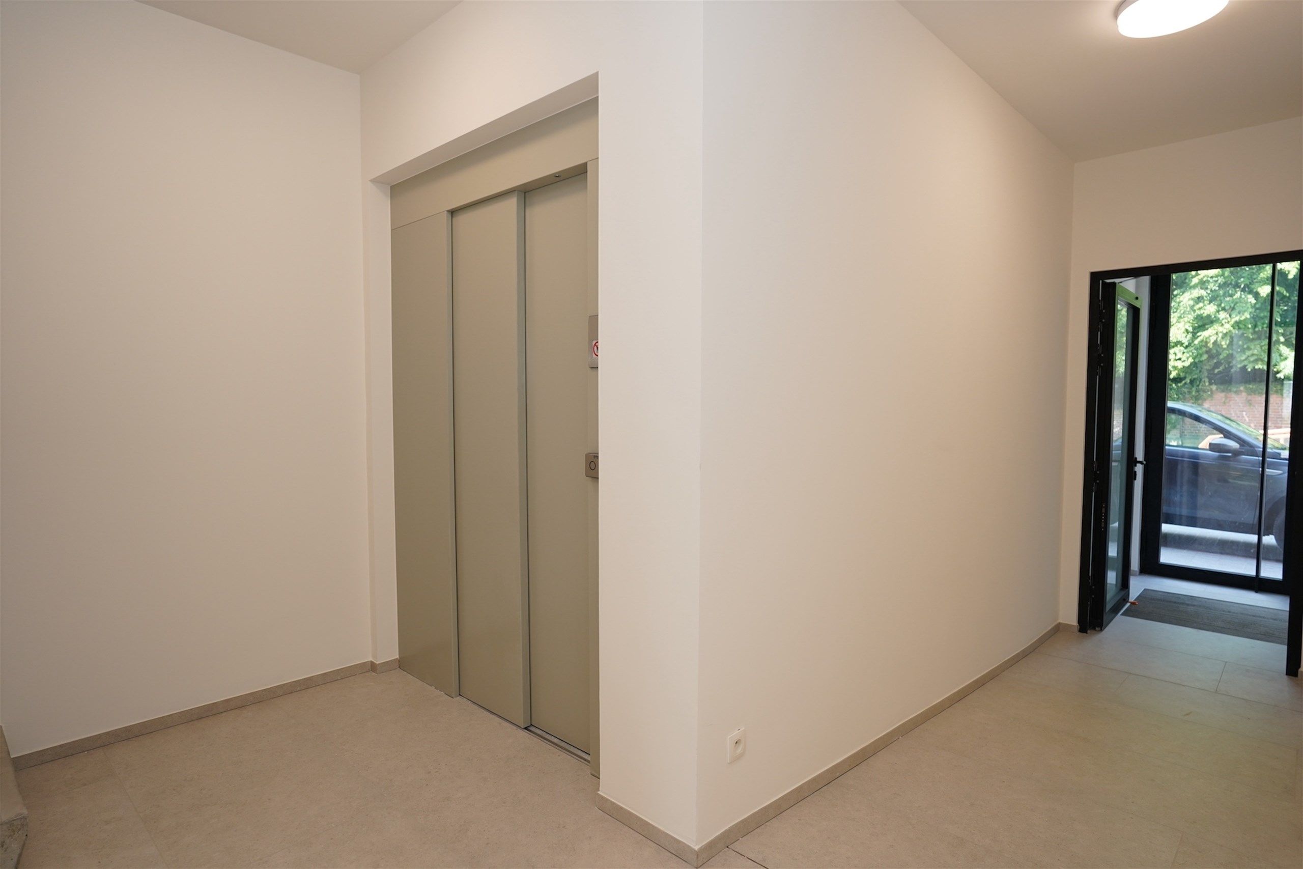 Nieuwbouwappartement ('25) met groot terras en eigen Carport foto 21