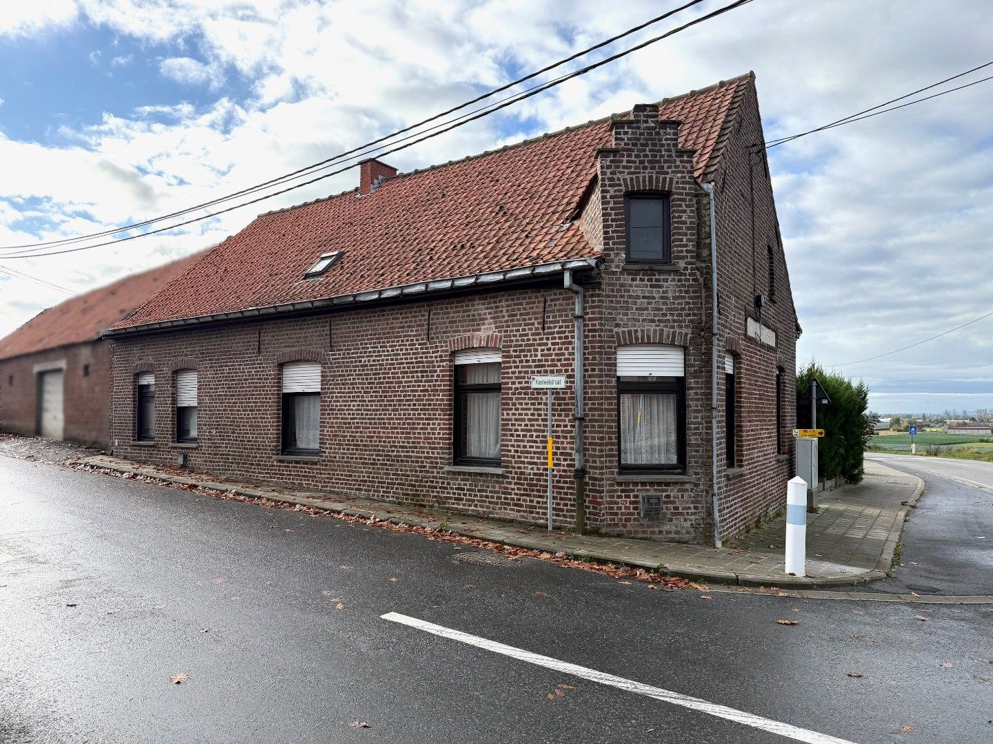 Op te frissen woning met garage op 354m² op Stadenberg foto {{pictureIndex}}