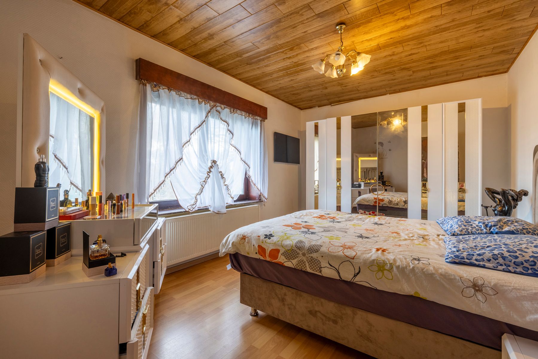 WONING MET TUIN EN GARAGE TE KOOP IN RUSTIGE STRAAT!! foto 11