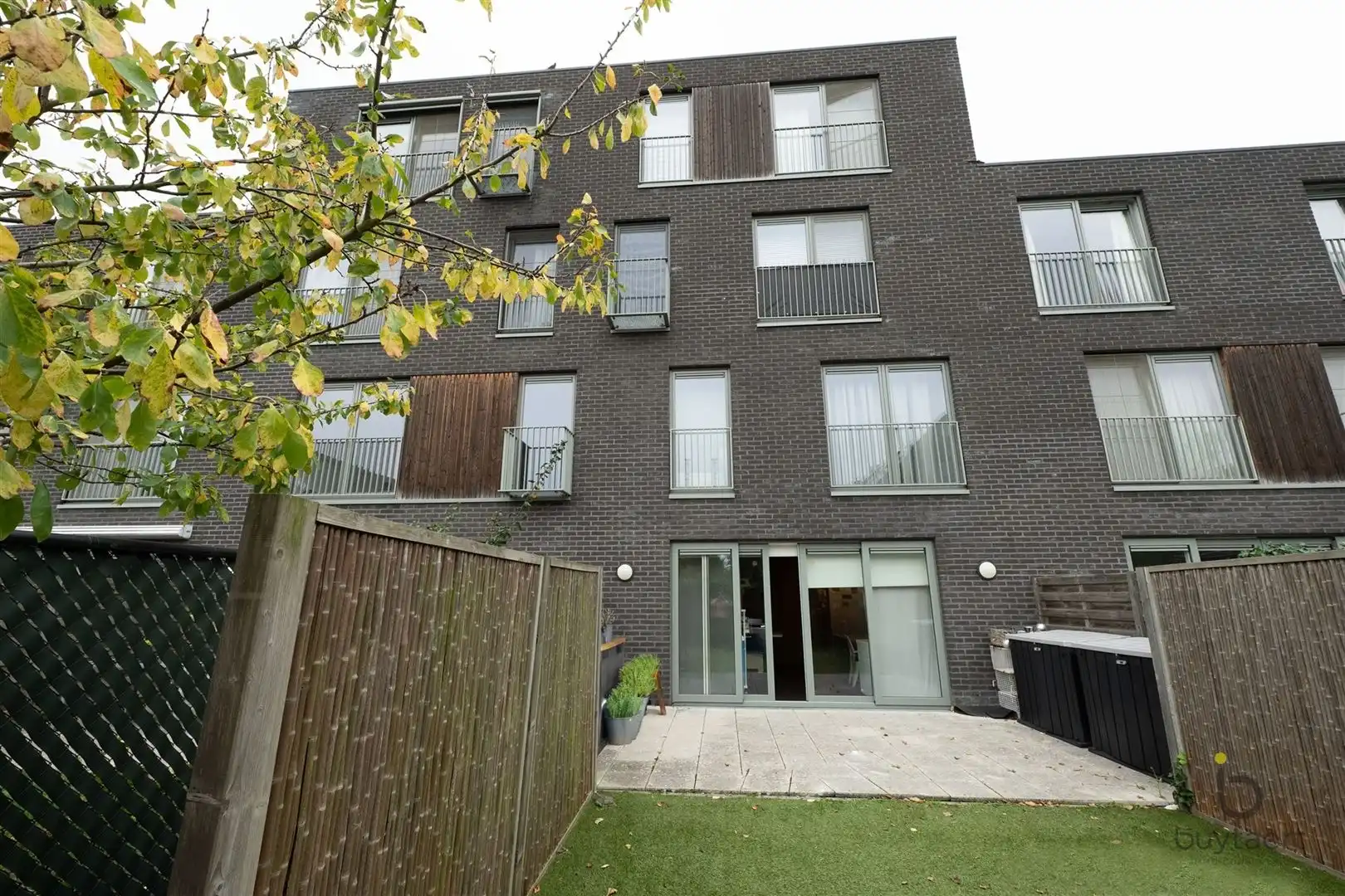 RUIME EN LICHTRIJKE PRAKTIJK IN GELIJKVLOERSAPPARTEMENT MET PRIVÉ-TUIN foto 31