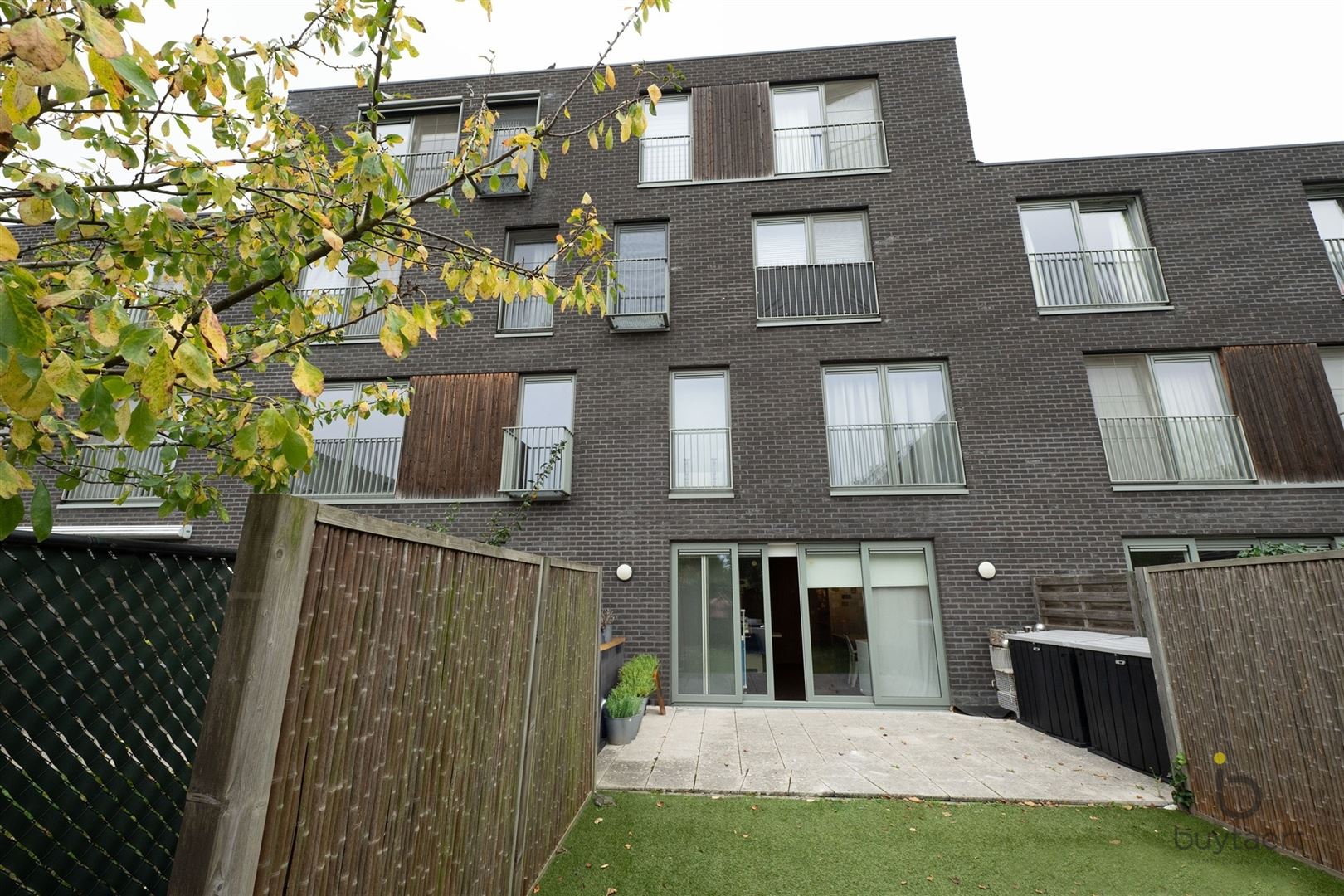 RUIME EN LICHTRIJKE PRAKTIJK IN GELIJKVLOERSAPPARTEMENT MET PRIVÉ-TUIN foto 31