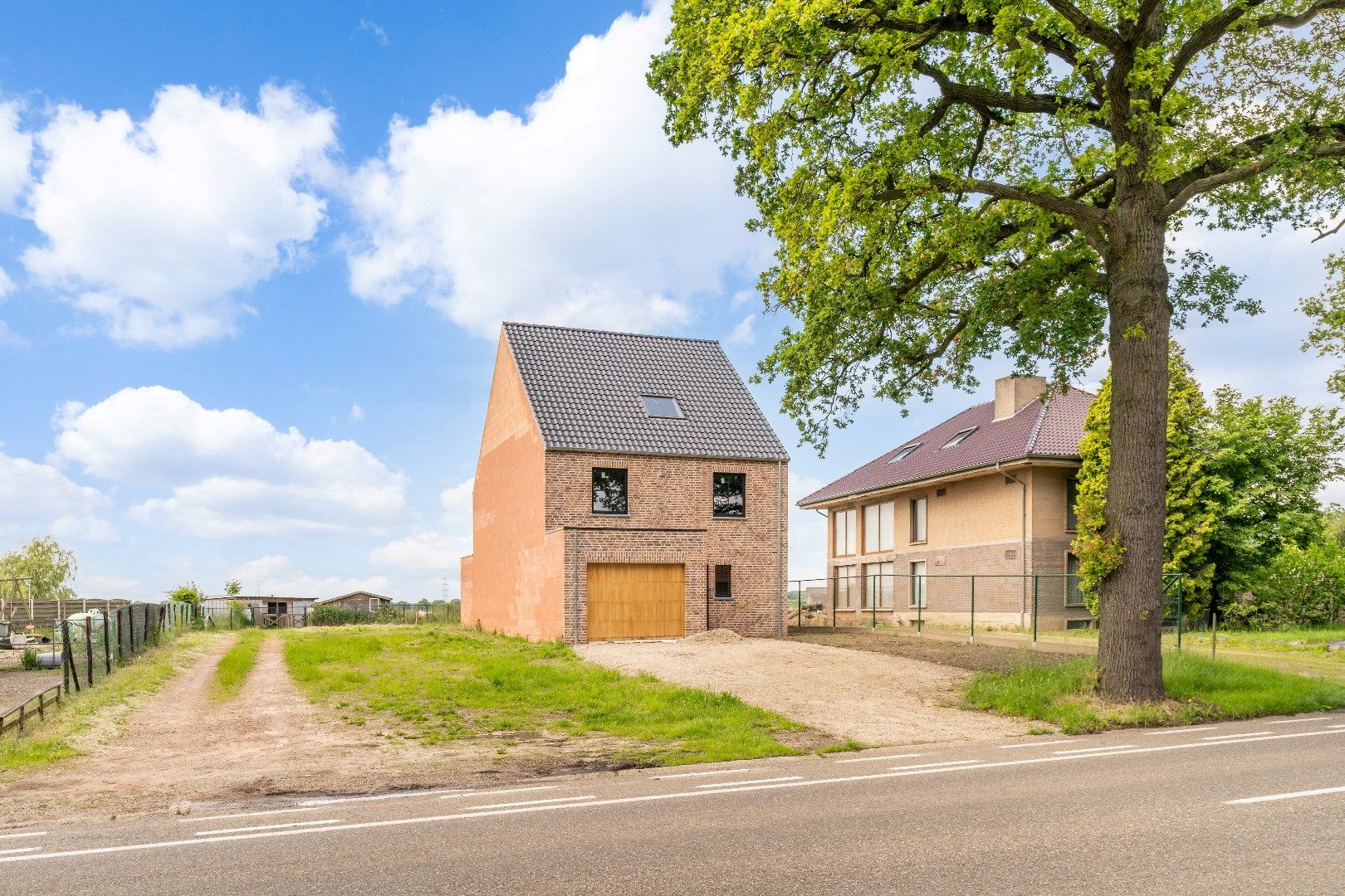 Creëer Uw Woonavontuur: 'Casco' pastorijwoning in half-open bebouwing op een perceel van 10a77ca! foto 3