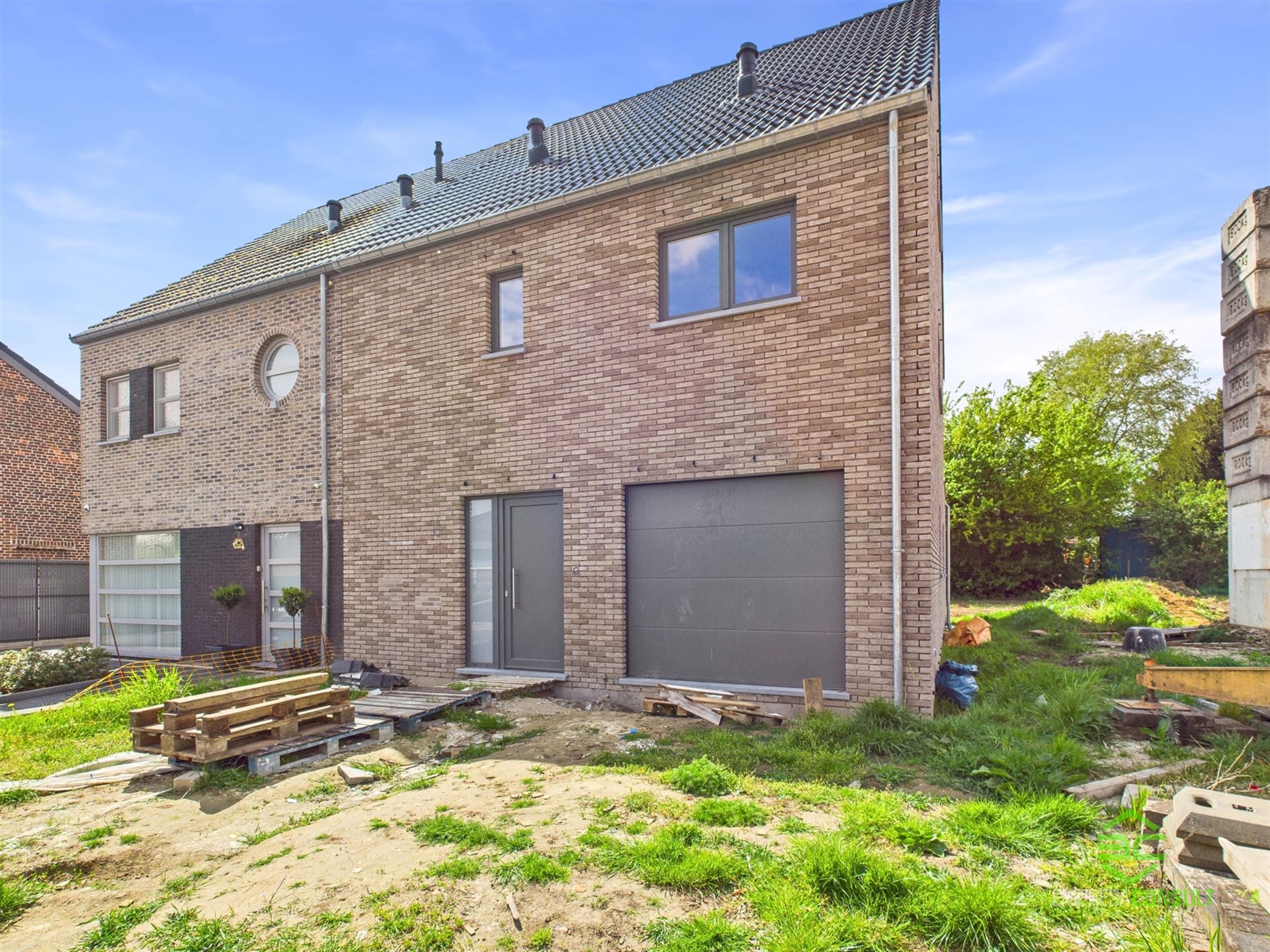 Ruime nieuwbouwwoning met 4/5 slpk en 2/3 badk! foto {{pictureIndex}}