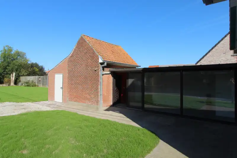 Gerenoveerde alleenstaande woning in Torhout foto 5