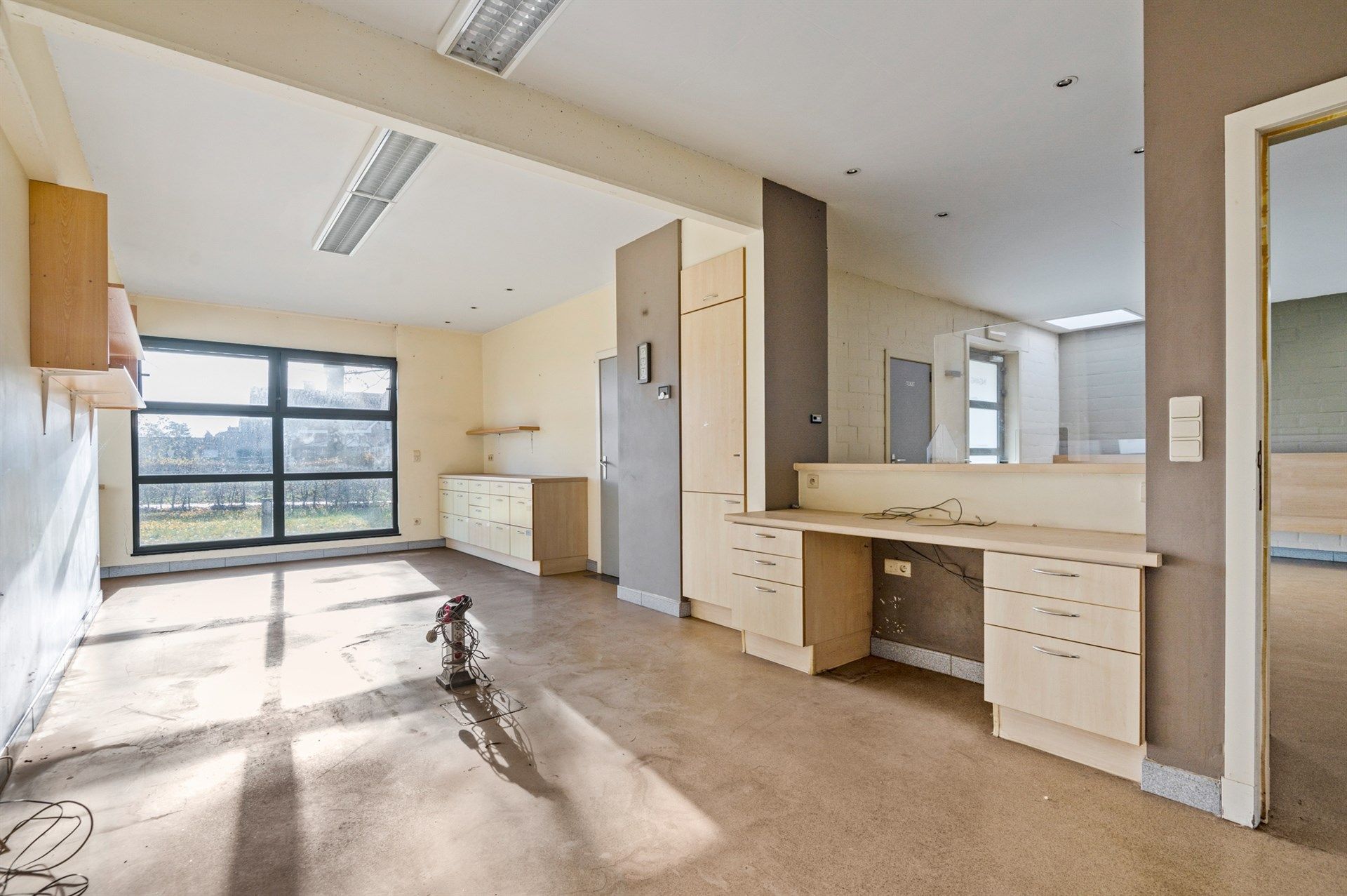 Handelspand met ruim appartement op een toplocatie in Sint-Gillis-Waas foto 5