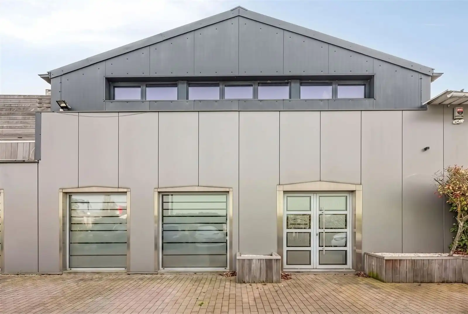 Loods met woning en loft te koop foto 4