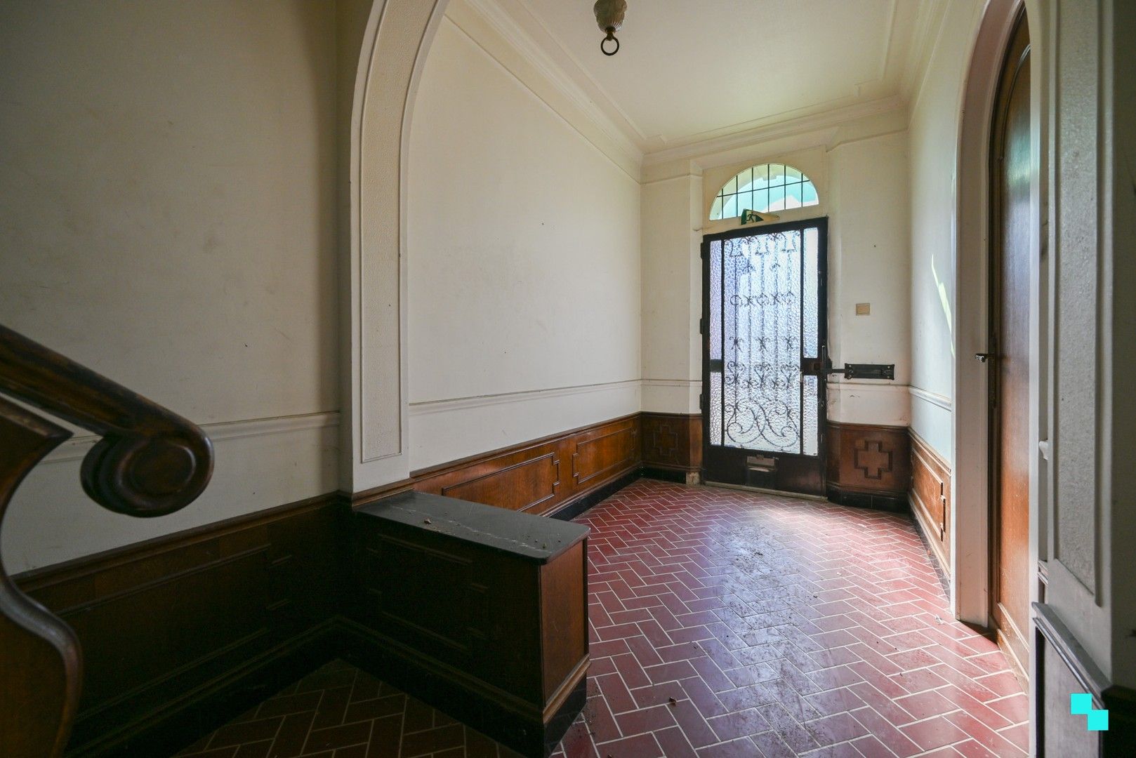 Ruime, te renoveren ééngezinswoning met achteruitweg te Emelgem foto 12