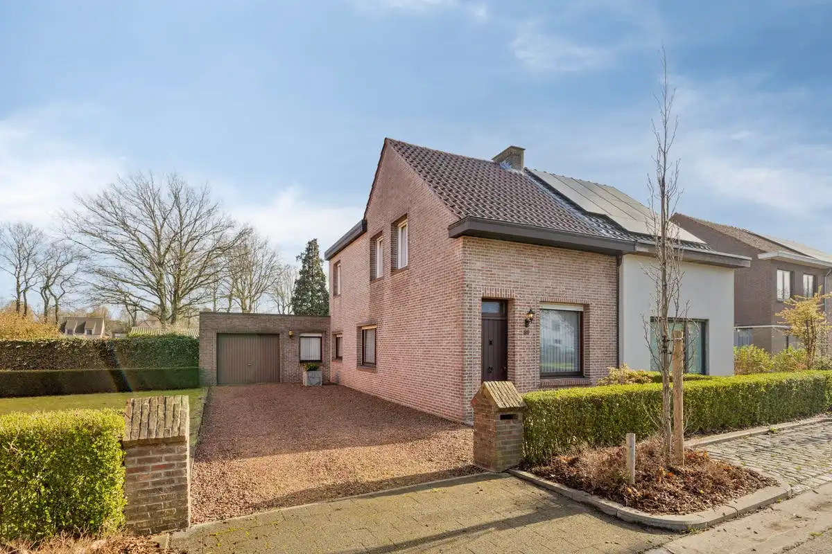 Woning op 917 m² met extra bouwmogelijkheden in Brasschaat foto 2