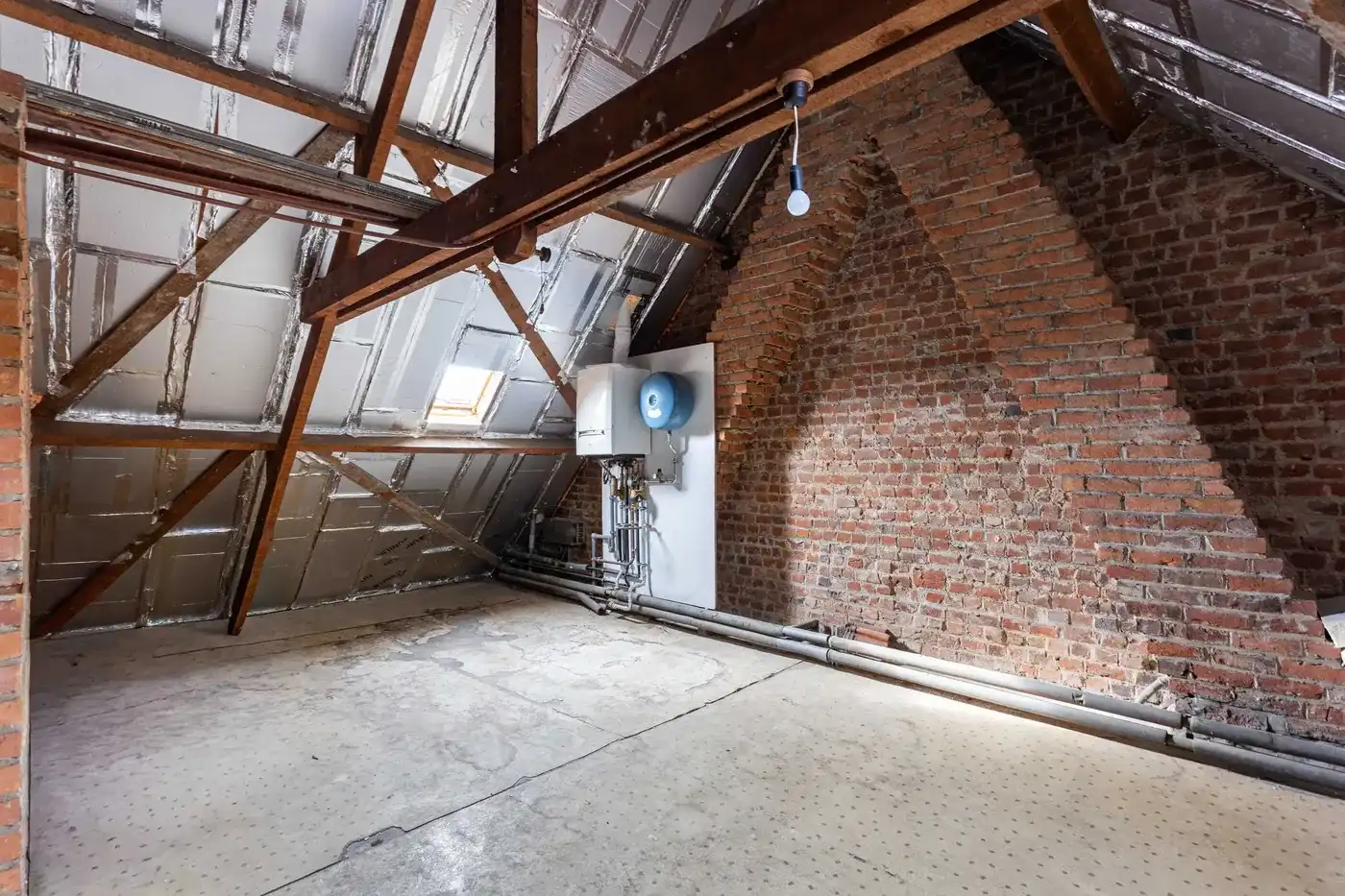Veelzijdige eigendom met woonst, magazijnen en loft in Bissegem foto 19