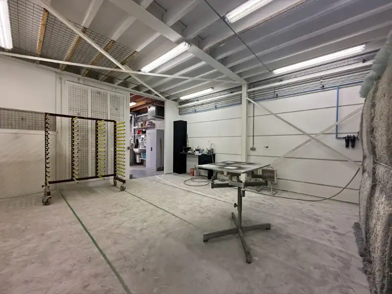 Magazijn met showroom te huur foto 9