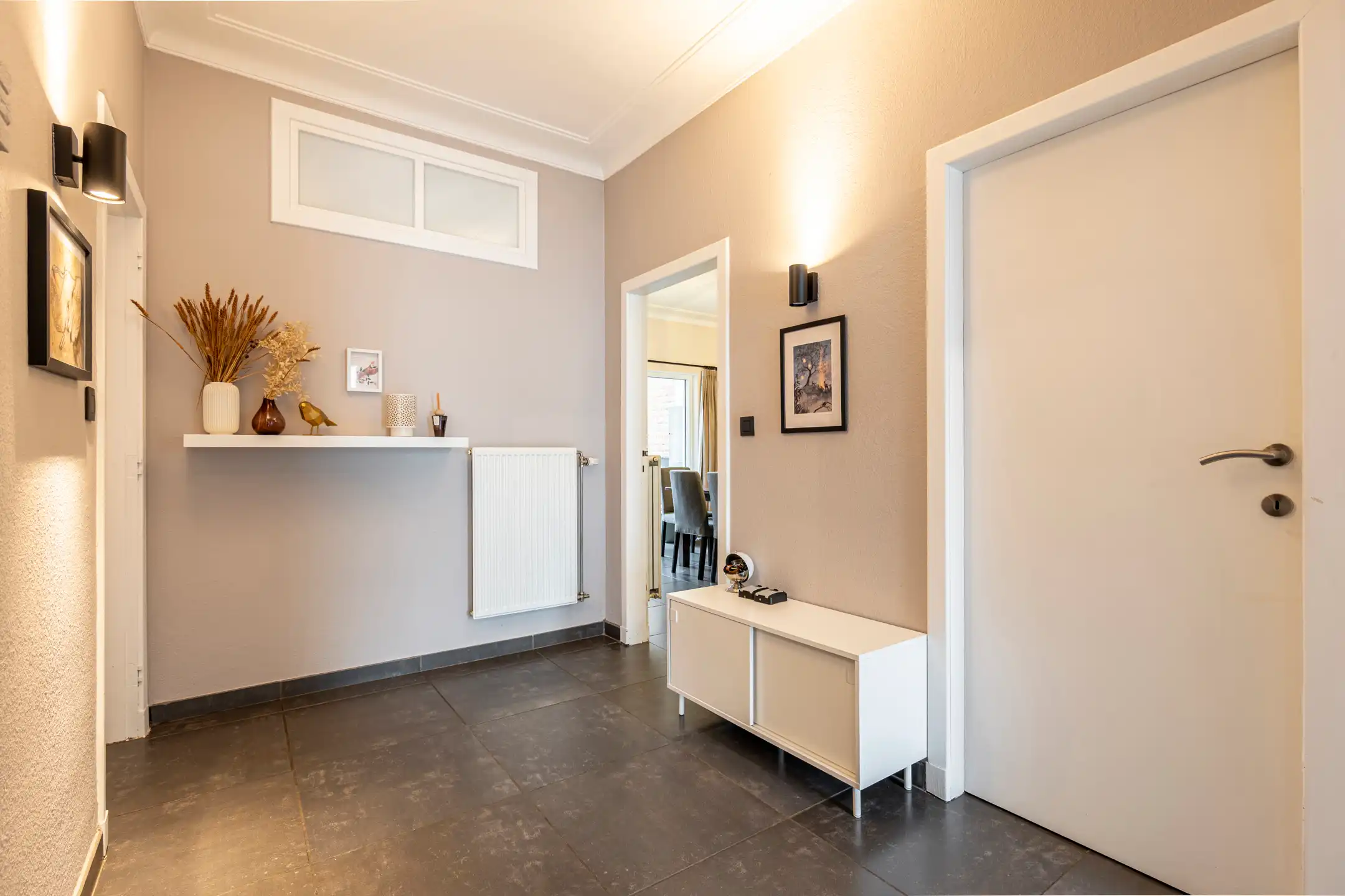 Gelijkvloers app. van ca. 110 m² met 2 slpks en staanplaats foto 2
