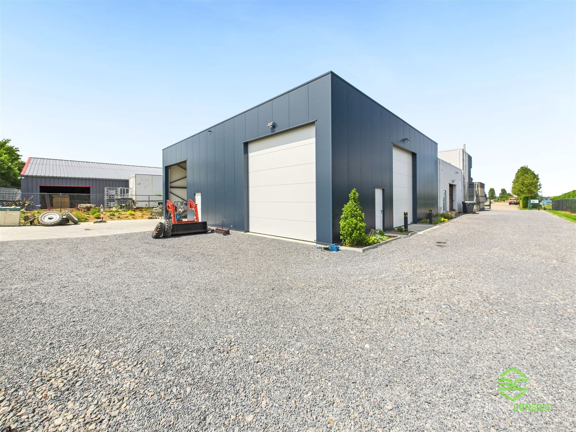 Instapklare werkplaats van 355m² met toonzaal en conciërgewoning! foto 6