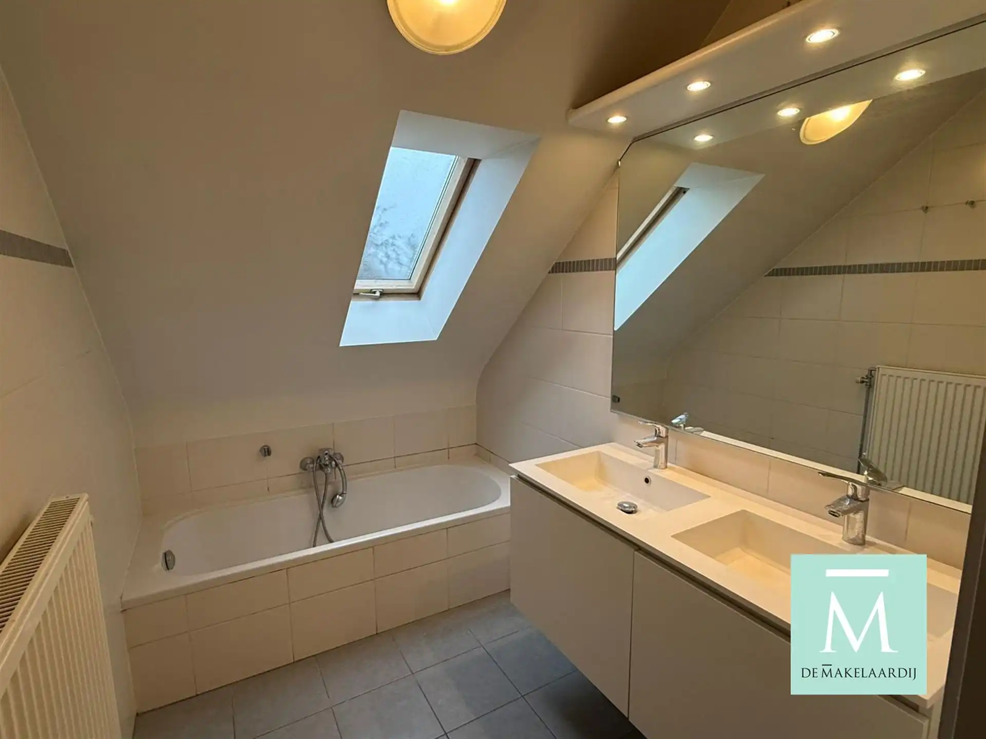 Ruim appartement in karaktervol herenhuis foto 8