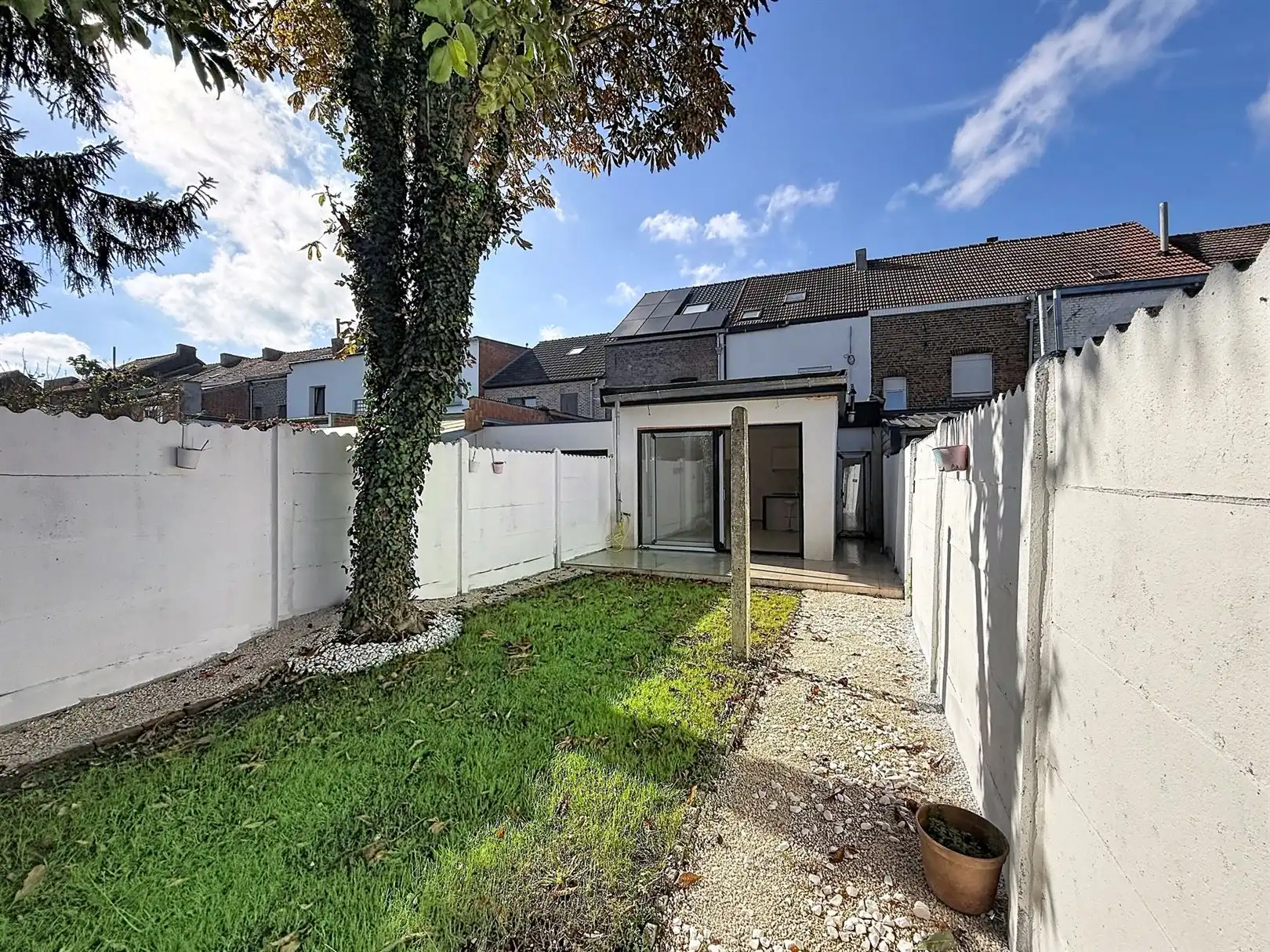 Gerenoveerde rijwoning, 4 slpks, 2 bdks, terras en tuin foto 2