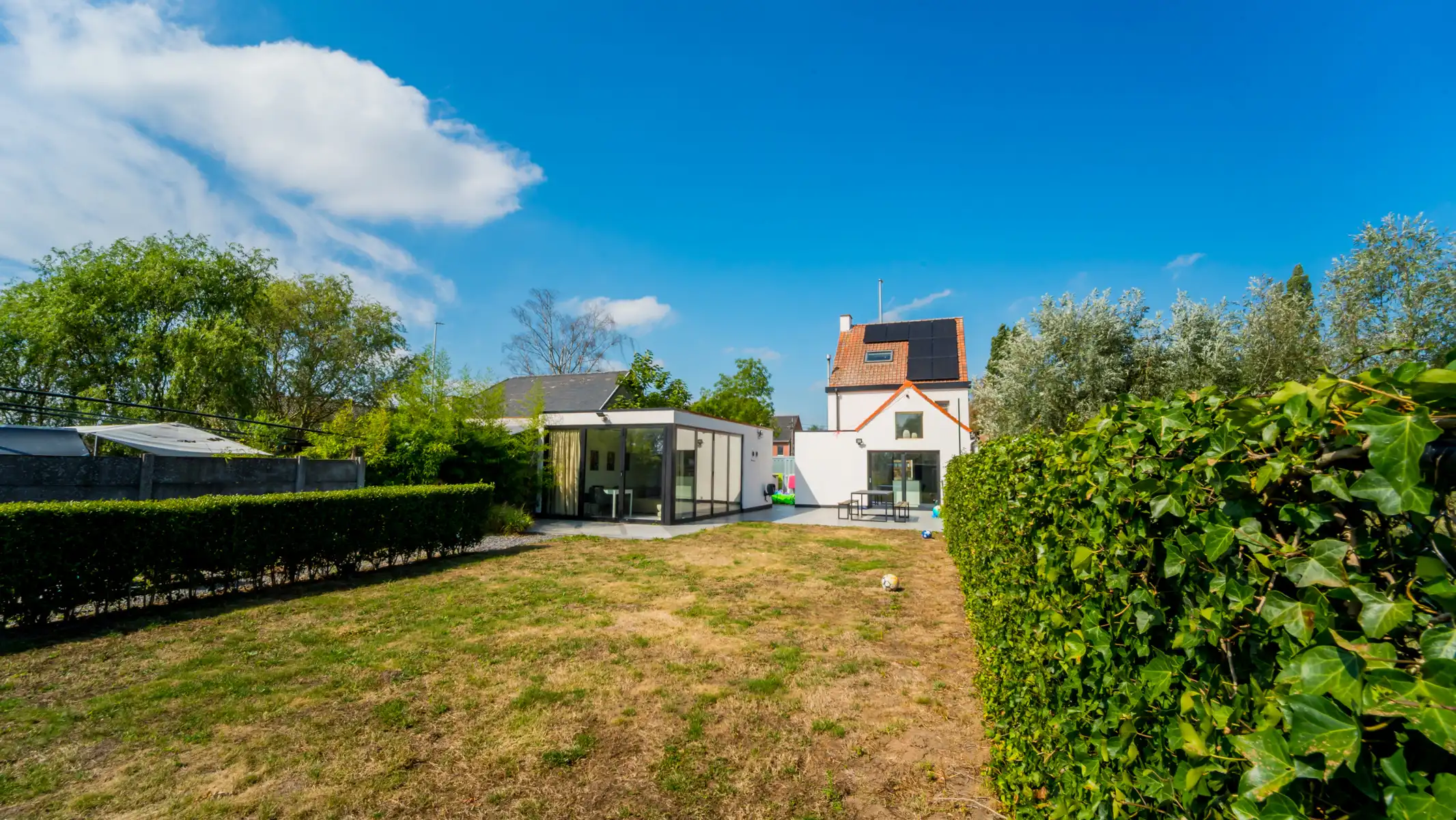 Ruime woning met bijgebouw en uitzicht op het Drongengoed foto 3