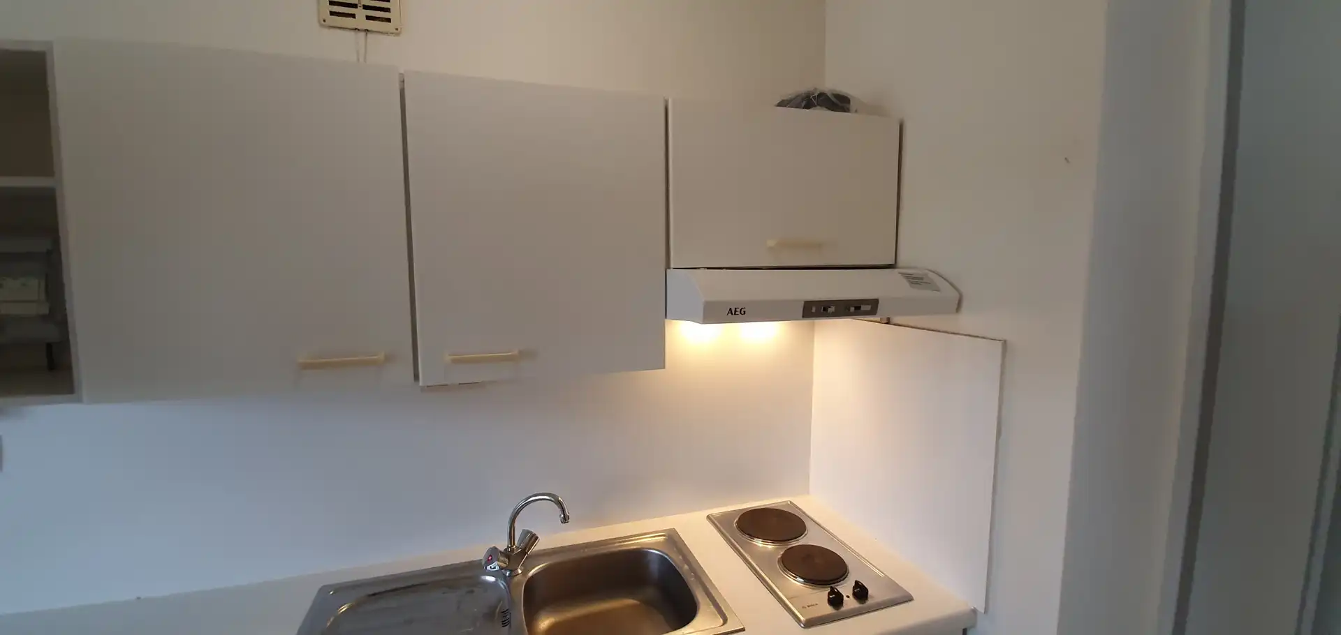Moderne bemeubelde studio foto 4
