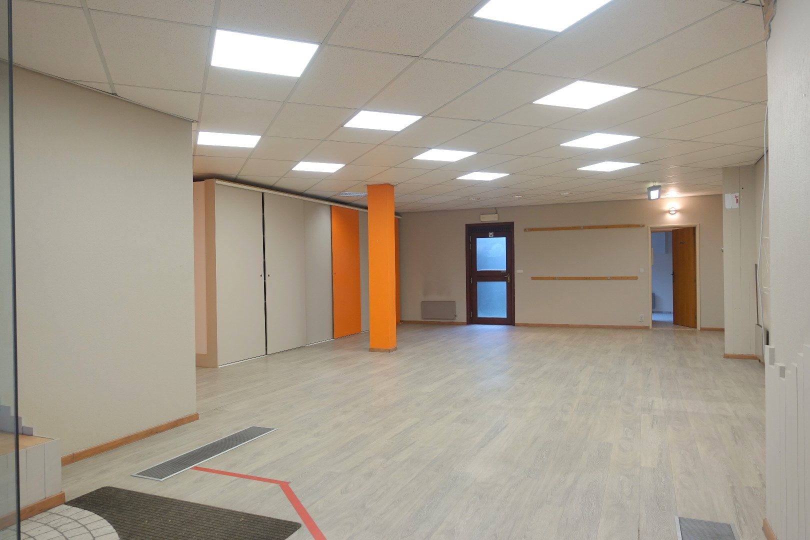 Opbrengsteigendom met 7 appartementen, 2 handelspanden en 7 garageboxen in Gistel foto 5