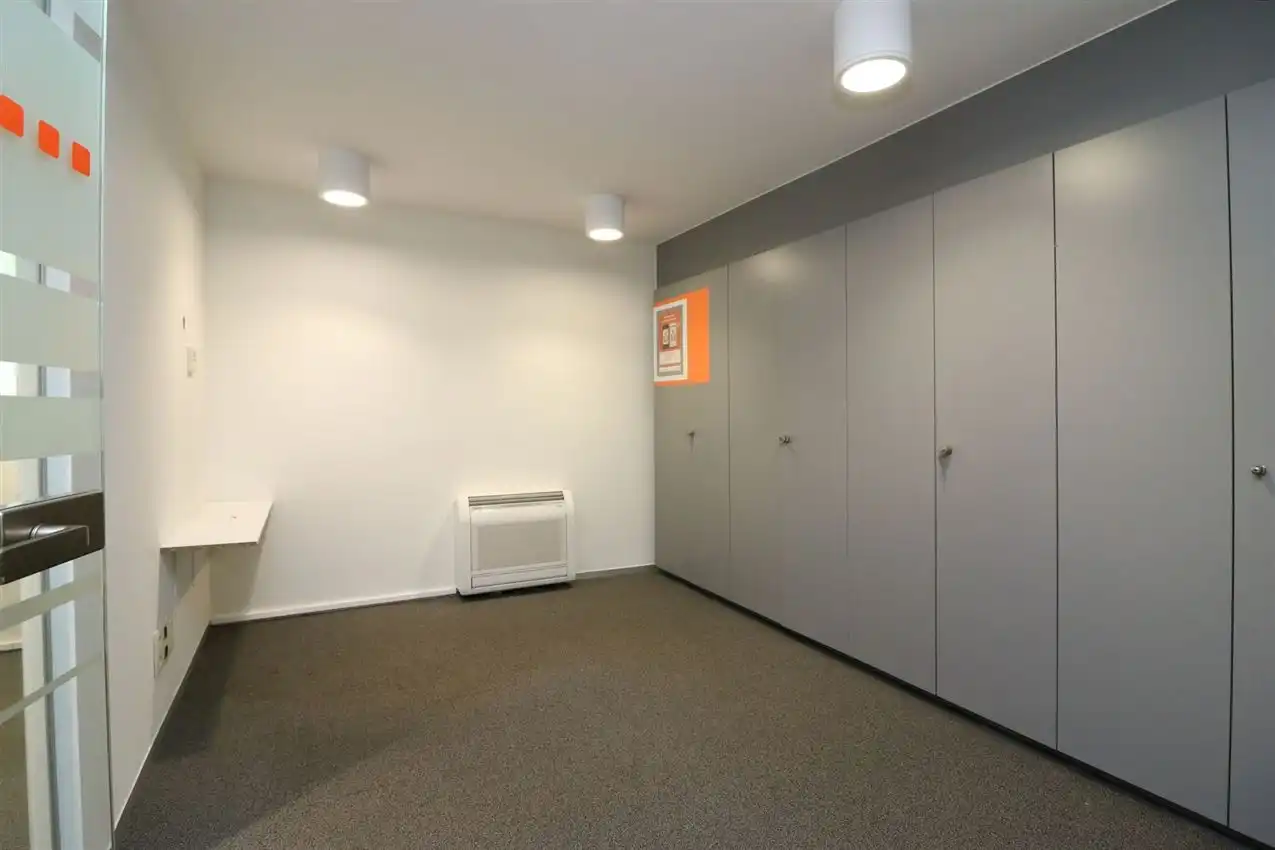 Opbrengsteigendom (handel & 4 app) op toplocatie foto 14