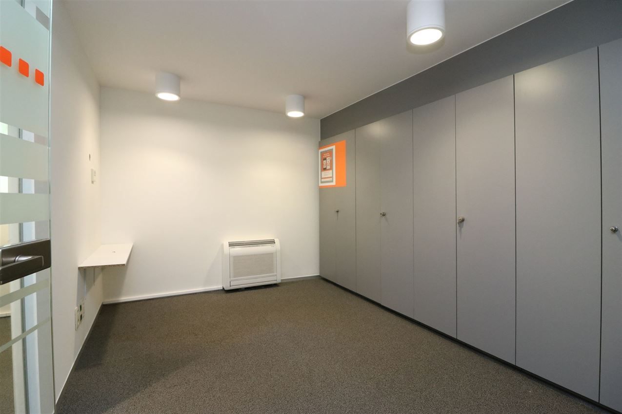 Opbrengsteigendom (handel & 4 app) op toplocatie foto 14