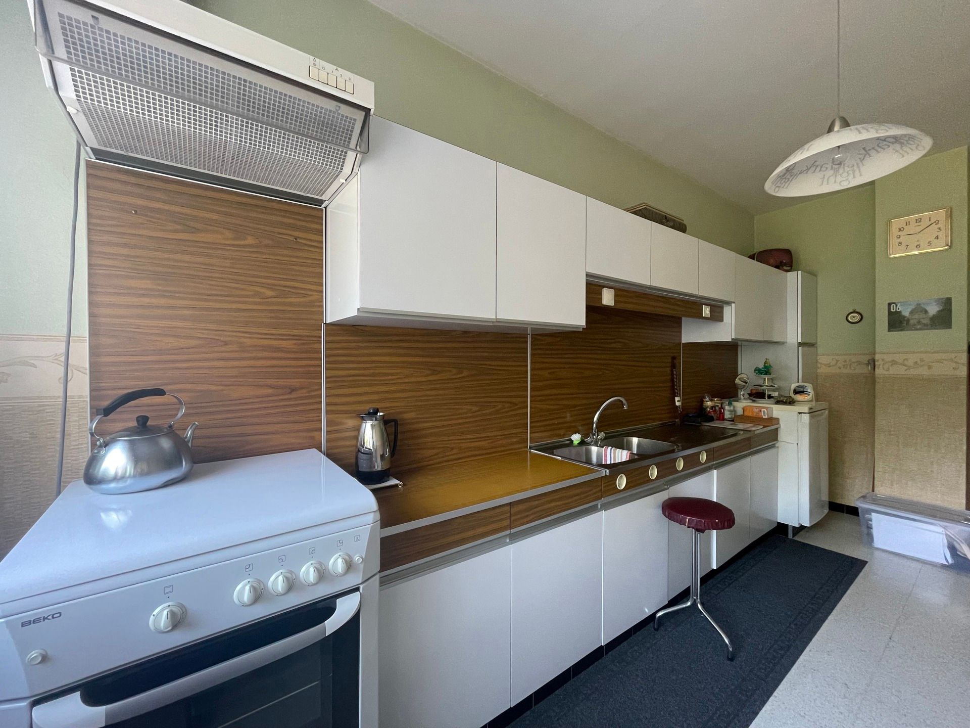 Te renoveren woning met veel potentieel foto 11