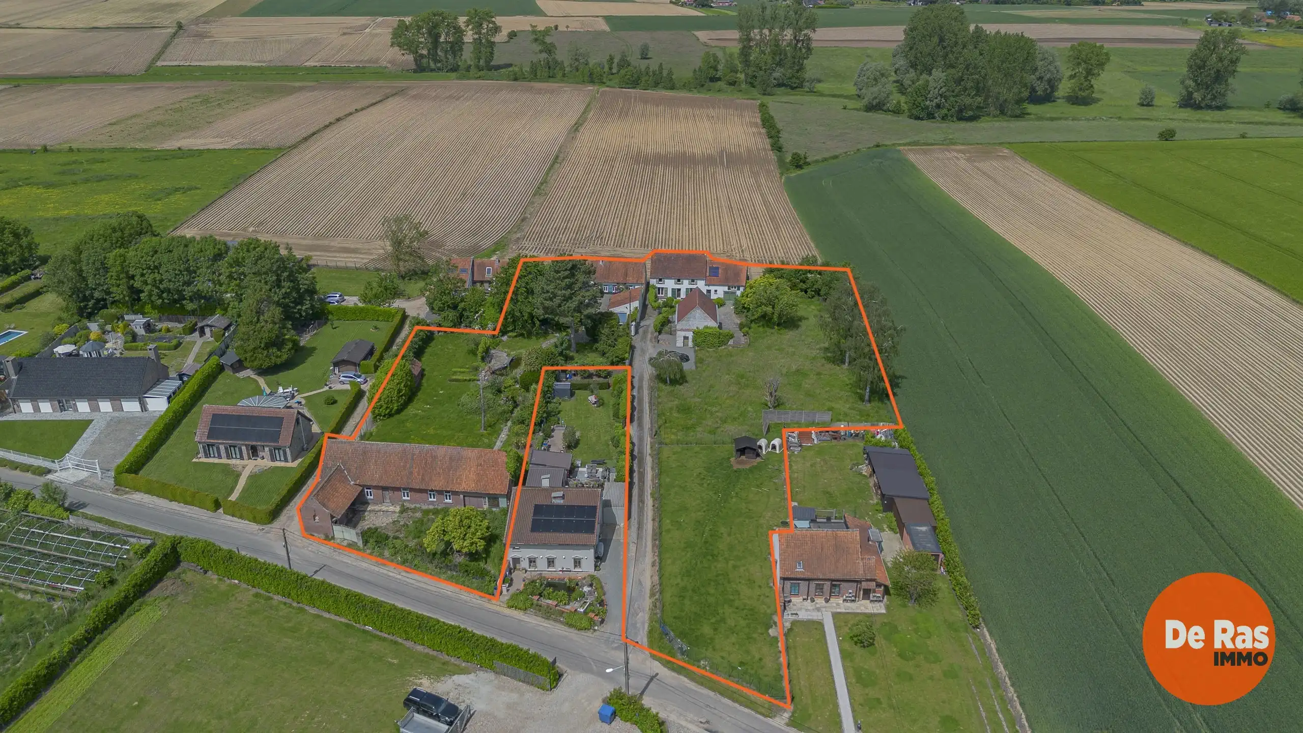Hoofdfoto van de publicatie: BRAKEL – Unieke eigendom met twee woningen op ca. 48 are