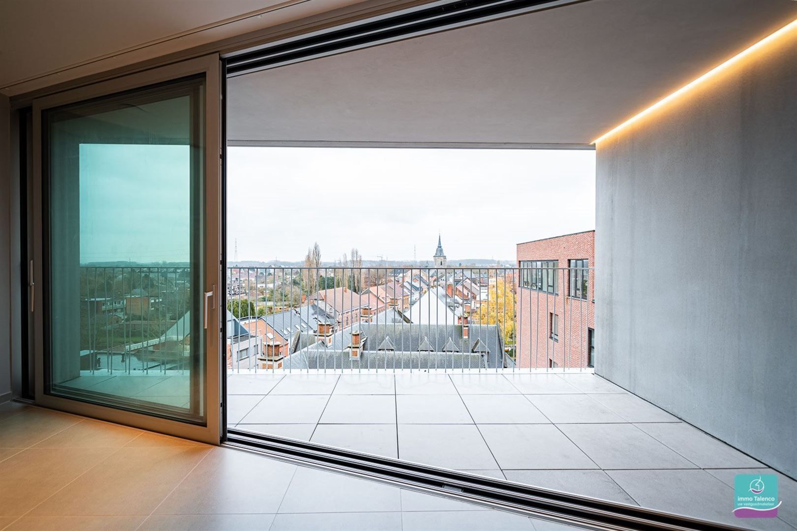 App 1 slpk met dressing/bureau, terras en autostaanplaats foto 5